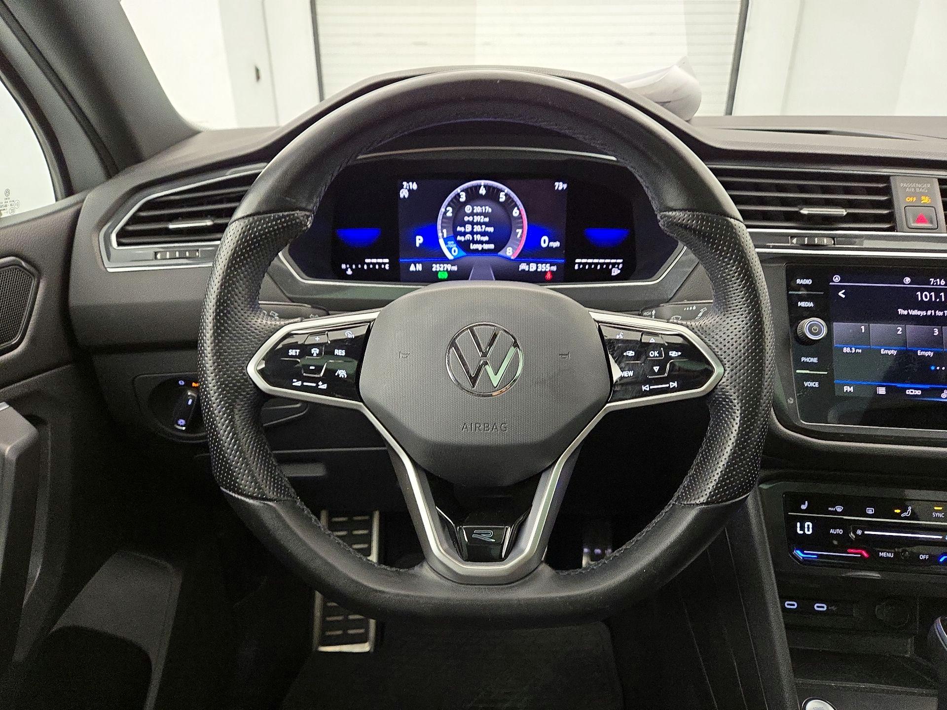 Thumbnail: 2023 Volkswagen Tiguan - 10