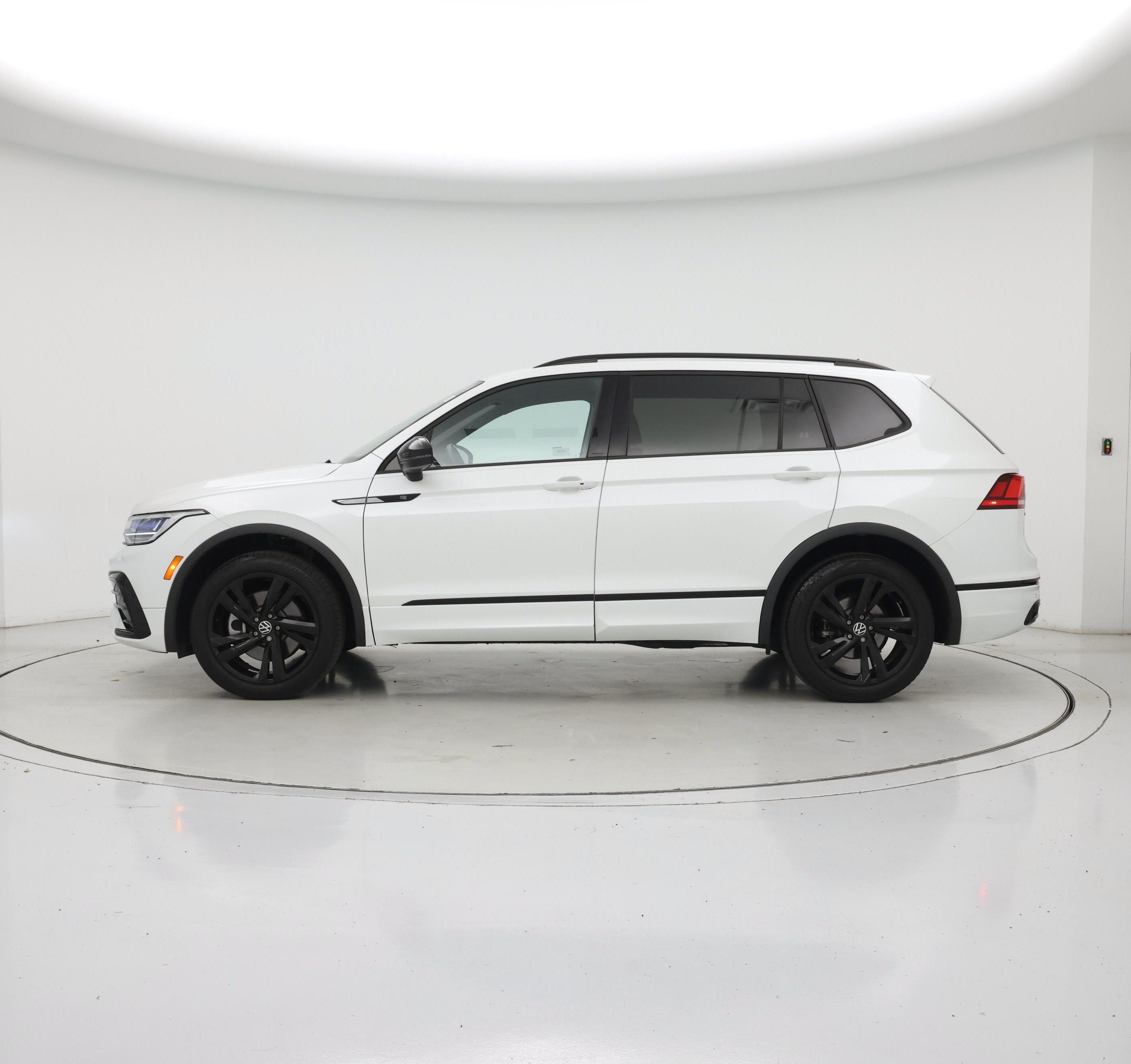 Thumbnail: 2023 Volkswagen Tiguan - 3
