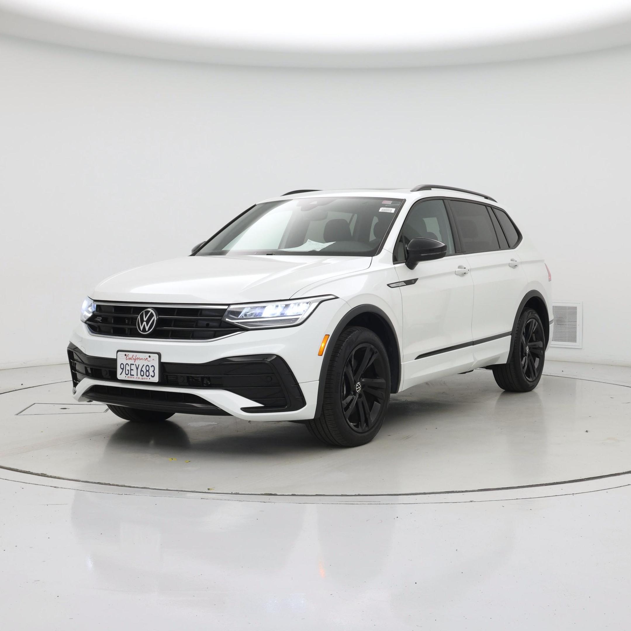 Thumbnail: 2023 Volkswagen Tiguan - 4