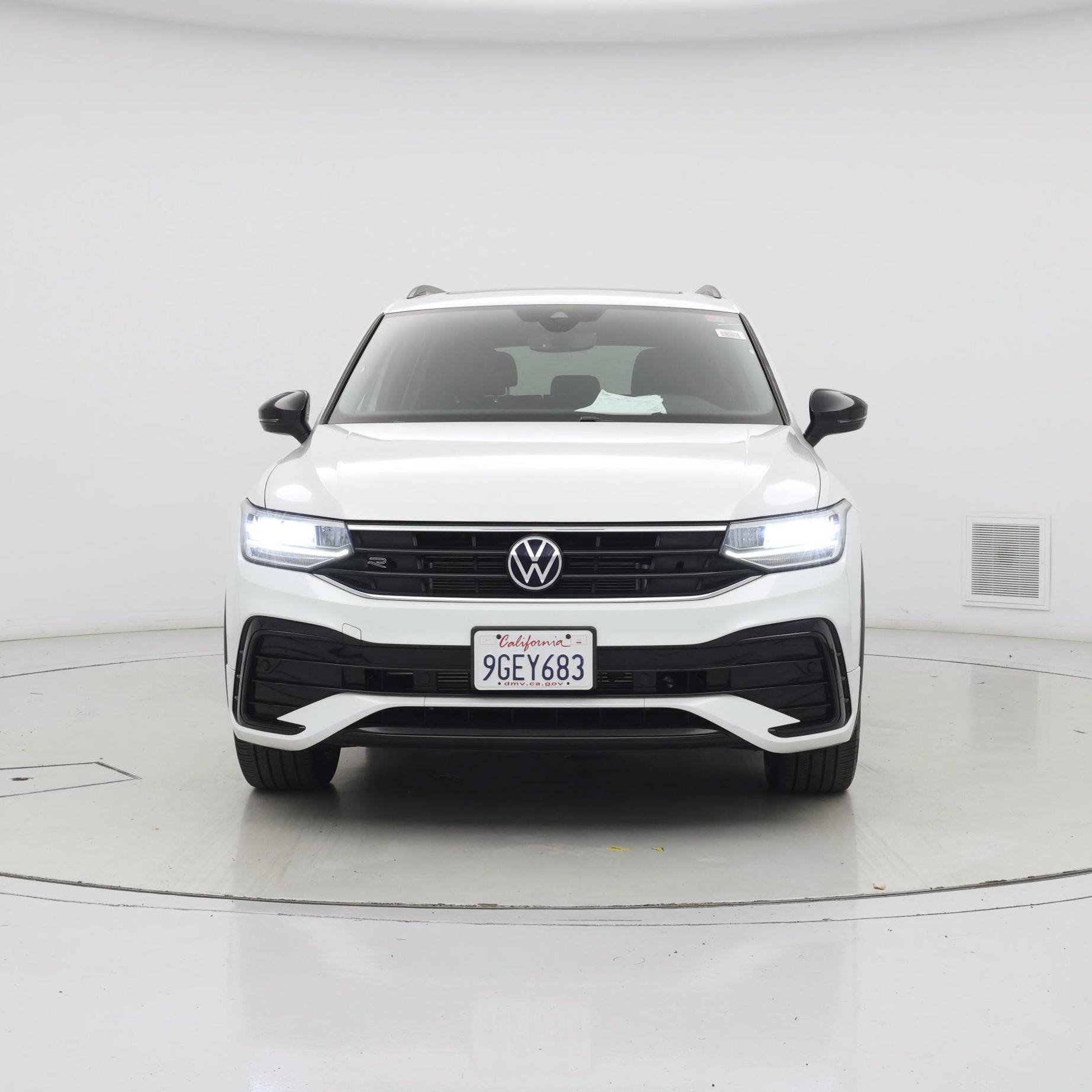 Thumbnail: 2023 Volkswagen Tiguan - 5