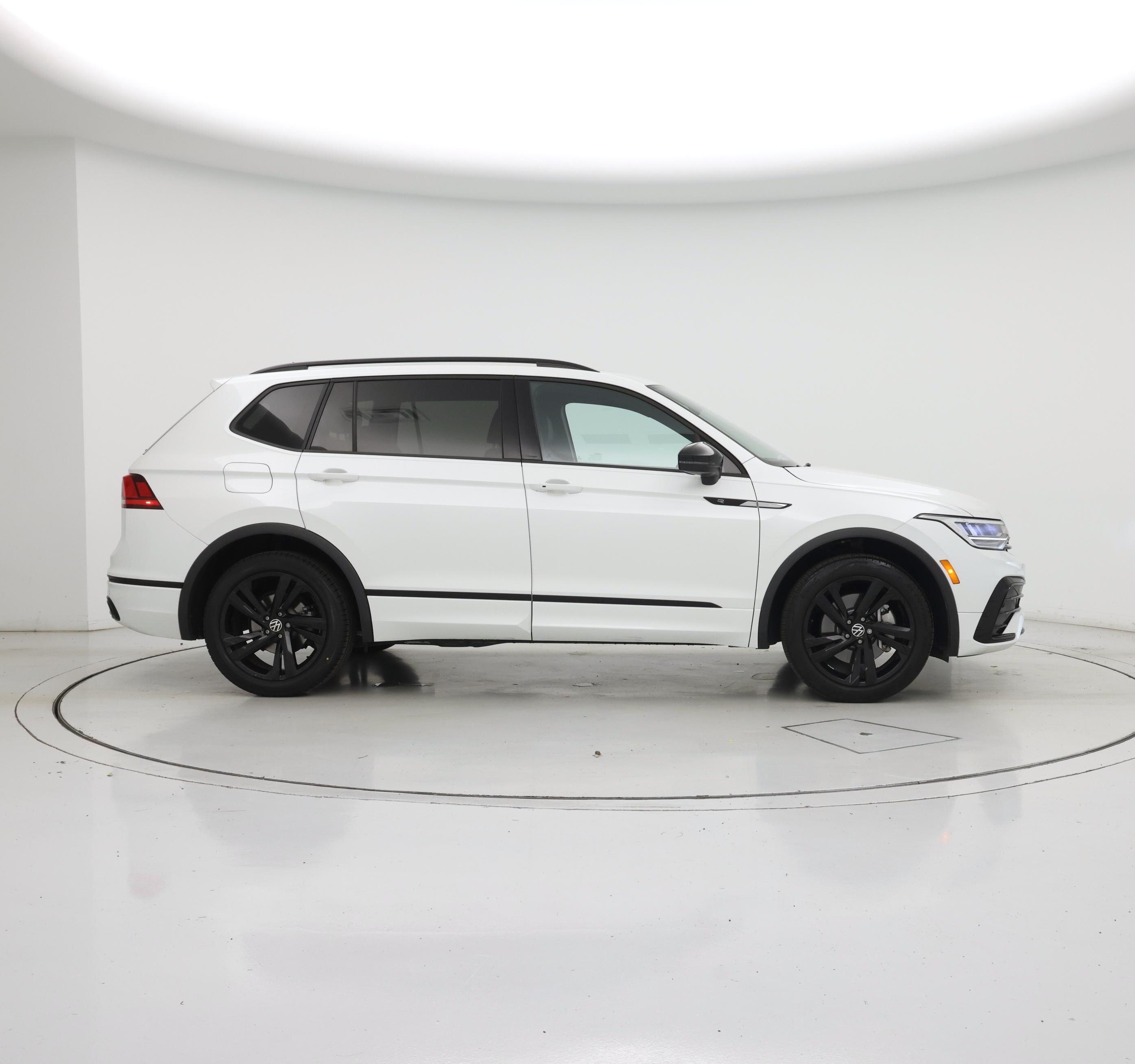 Thumbnail: 2023 Volkswagen Tiguan - 7