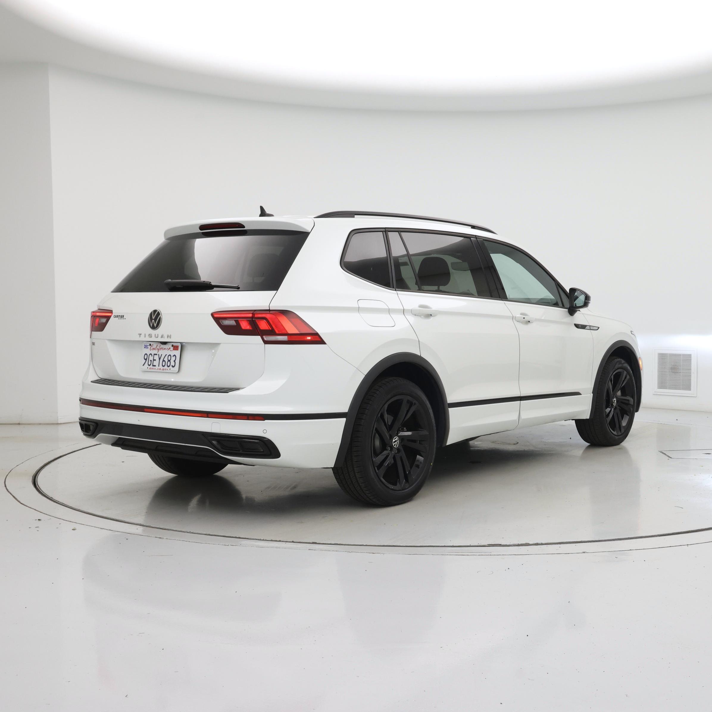 Thumbnail: 2023 Volkswagen Tiguan - 8