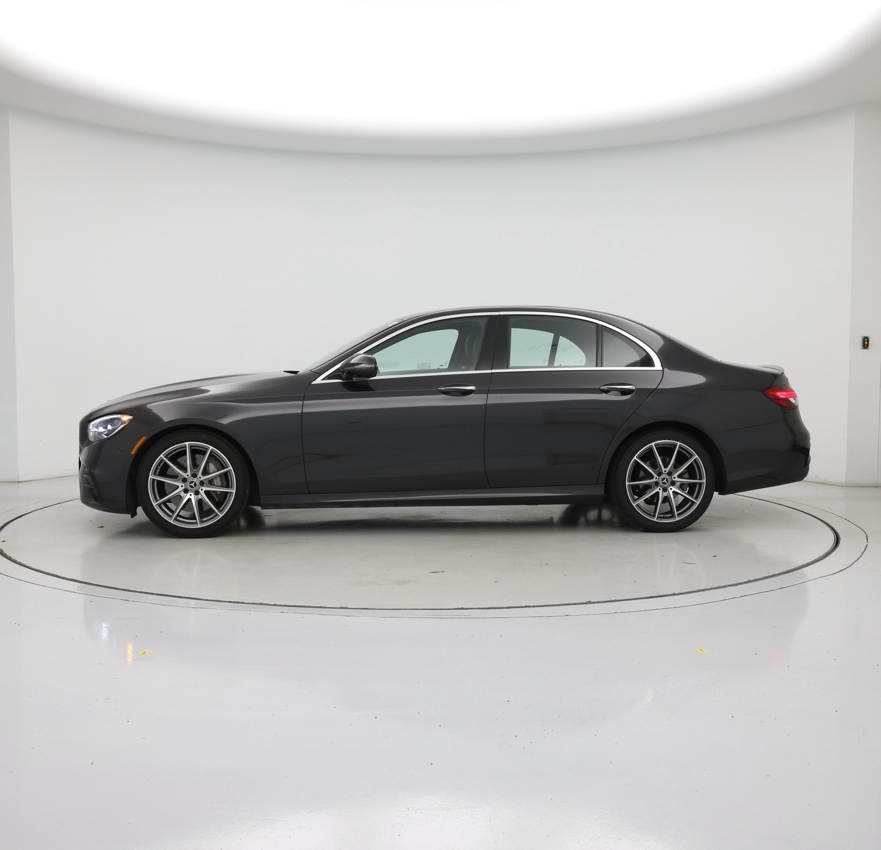 Thumbnail: 2022 Mercedes-Benz E-Class - 3
