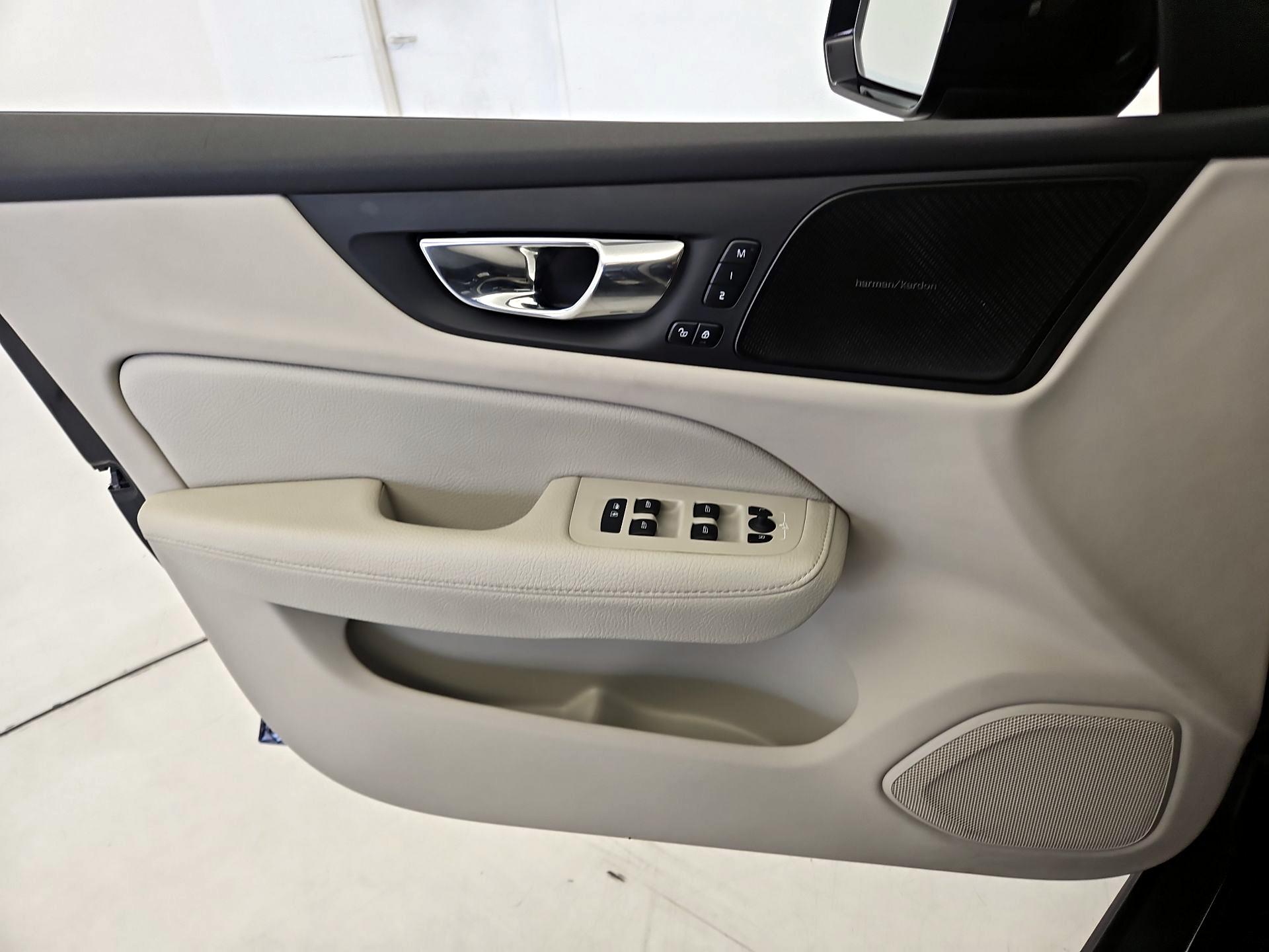 Thumbnail: 2022 Volvo S60 - 12