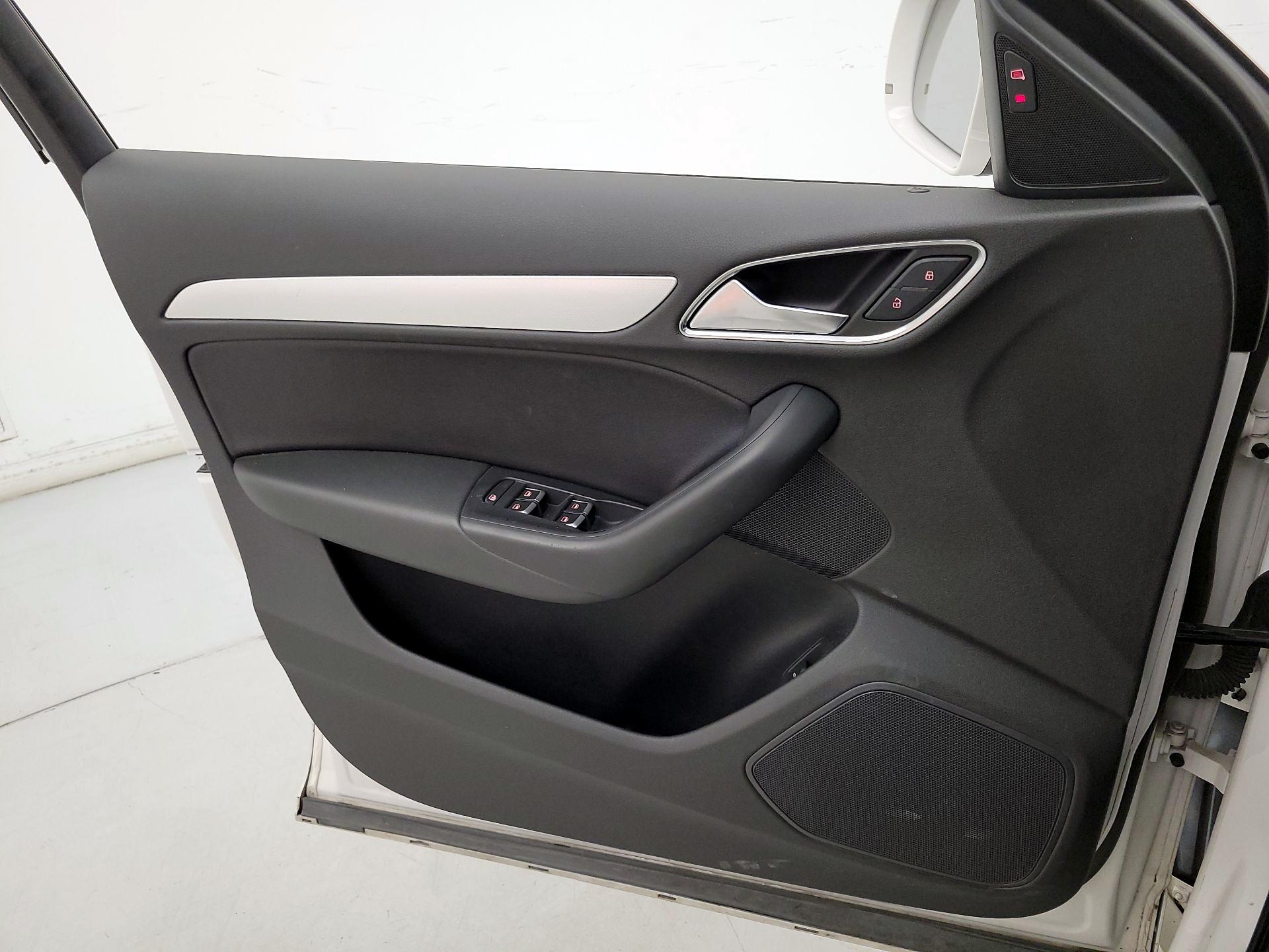 Thumbnail: 2015 Audi Q3 - 12