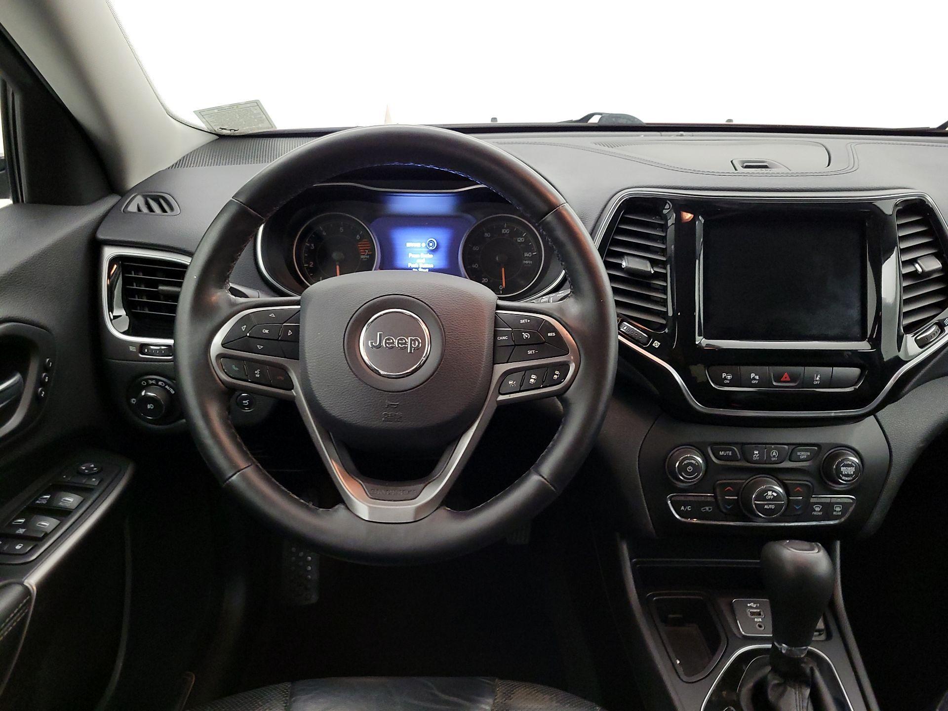 Thumbnail: 2019 Jeep Cherokee - 10