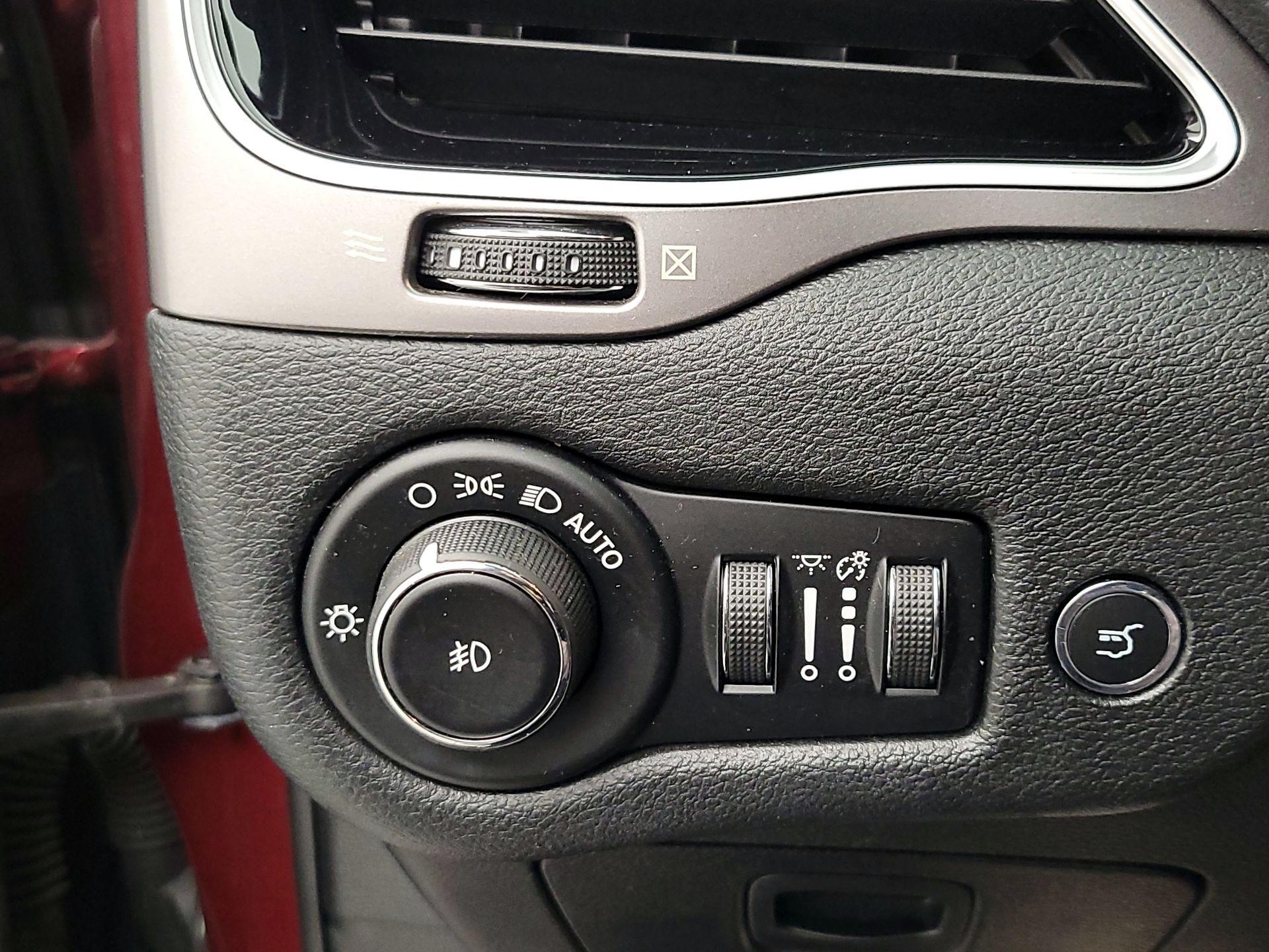 Thumbnail: 2019 Jeep Cherokee - 13