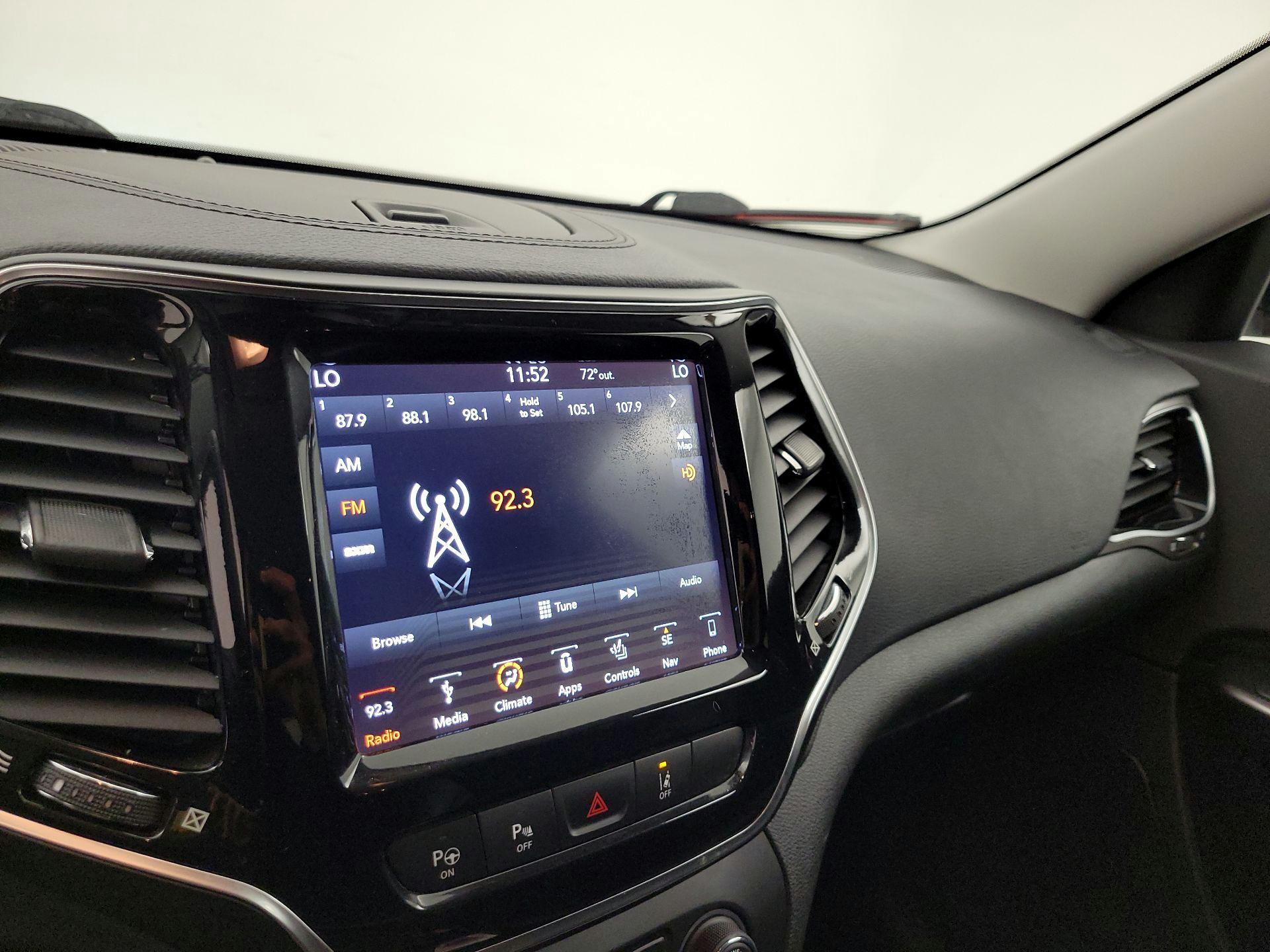 Thumbnail: 2019 Jeep Cherokee - 15