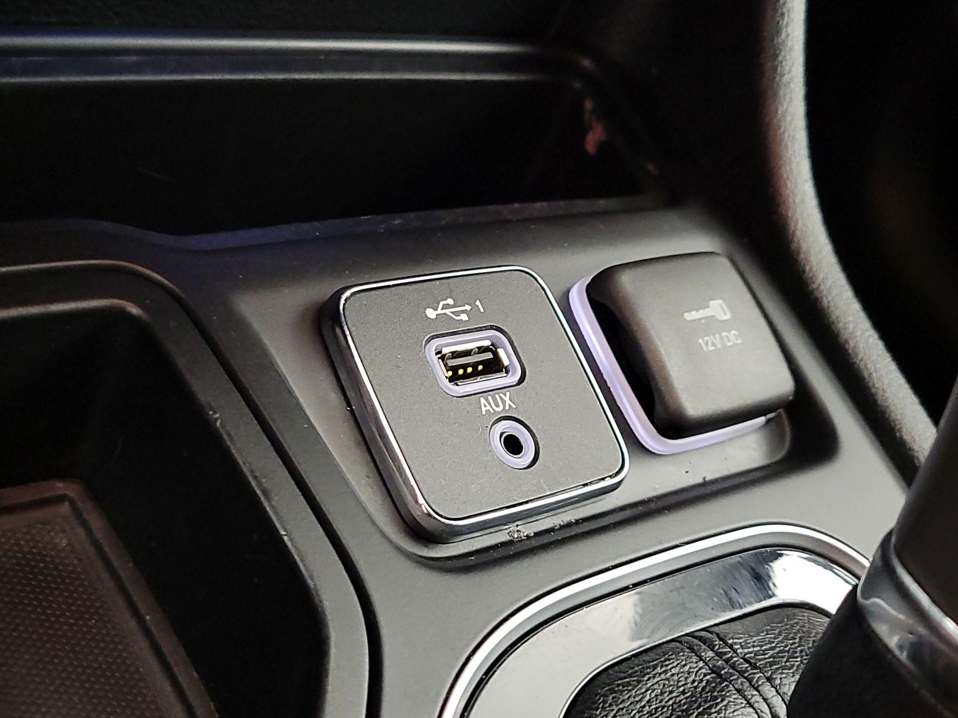 Thumbnail: 2019 Jeep Cherokee - 18