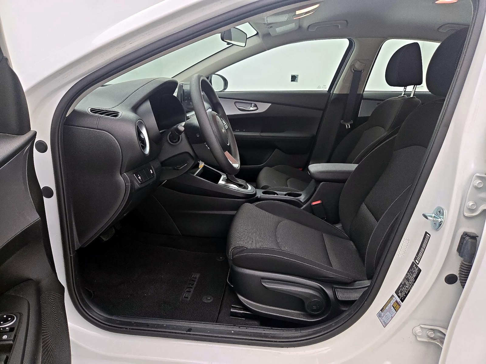 2023 Kia Forte LXS - Photo 12
