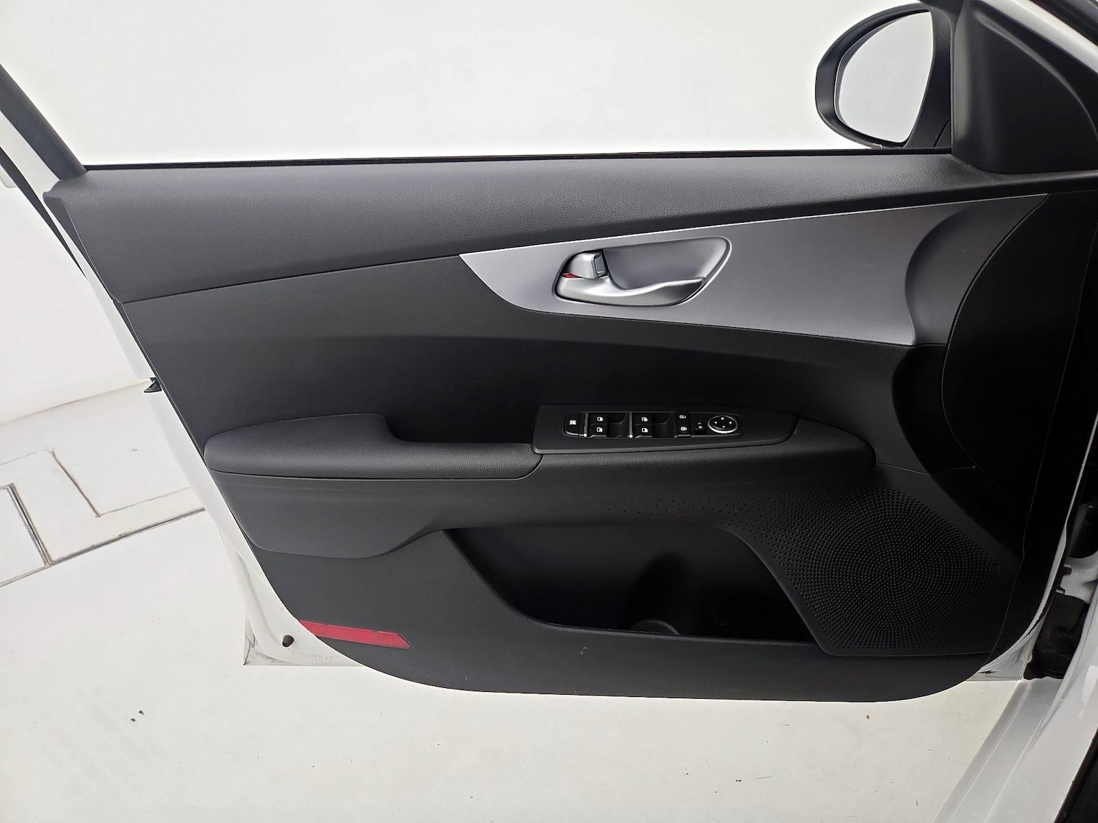 2023 Kia Forte LXS - Photo 13