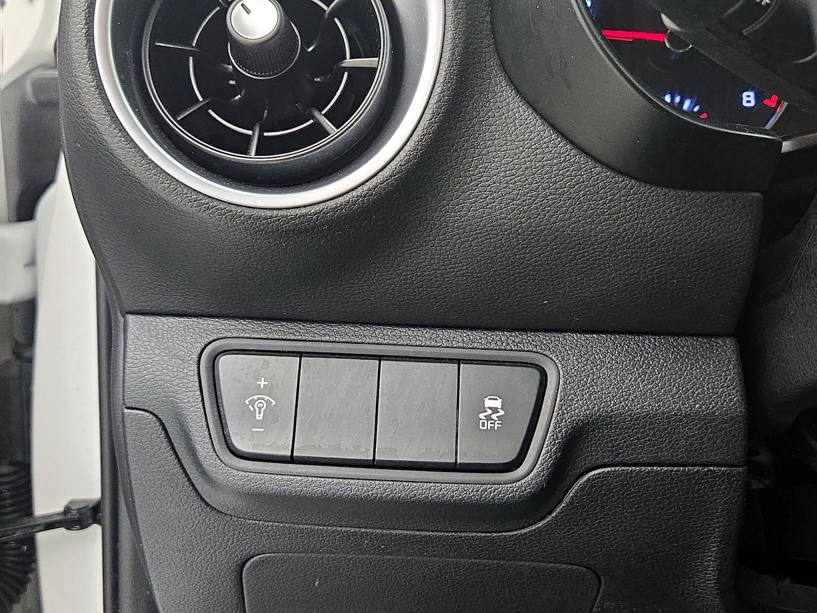 2023 Kia Forte LXS - Photo 14