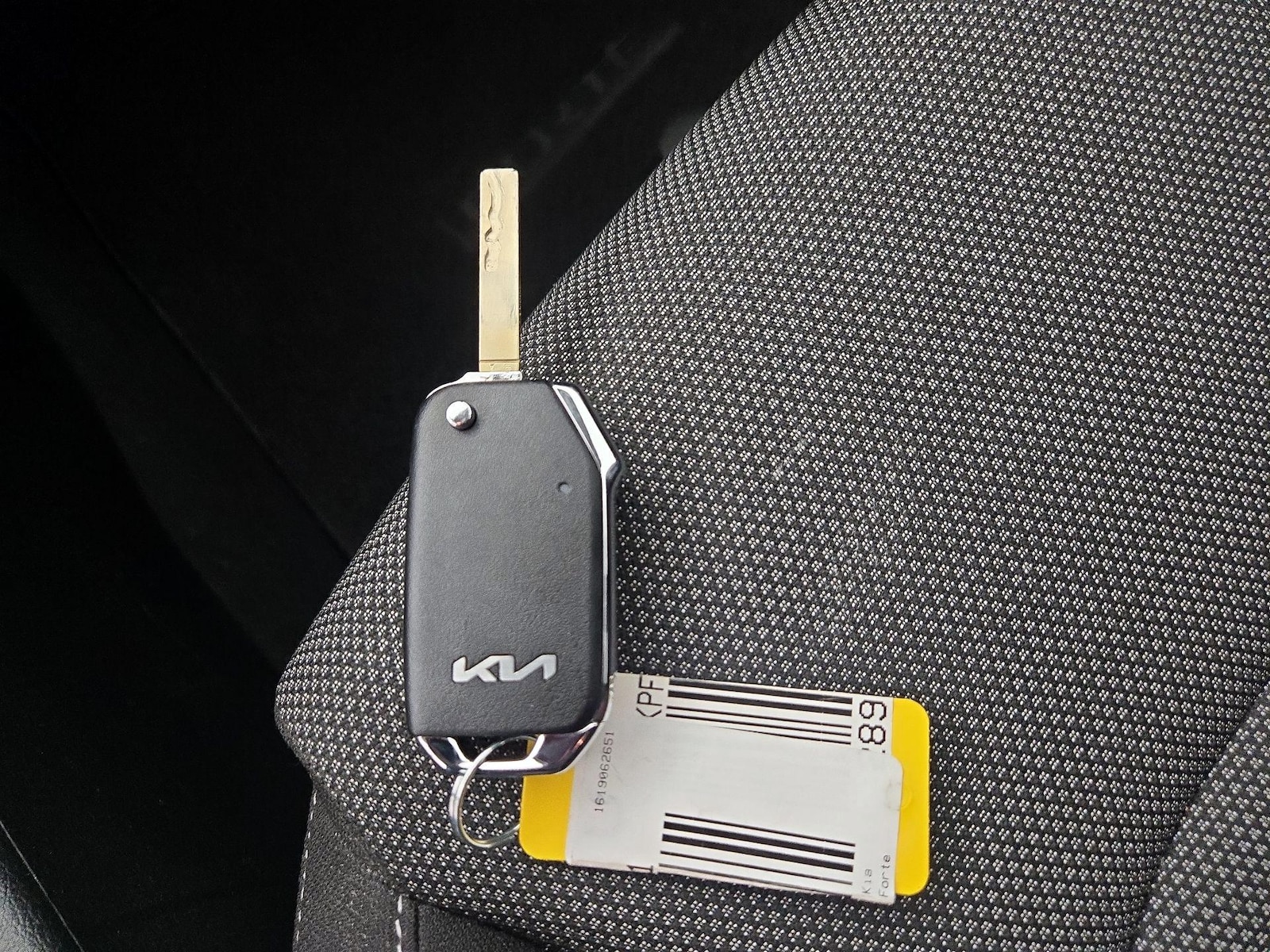 2023 Kia Forte LXS - Photo 23