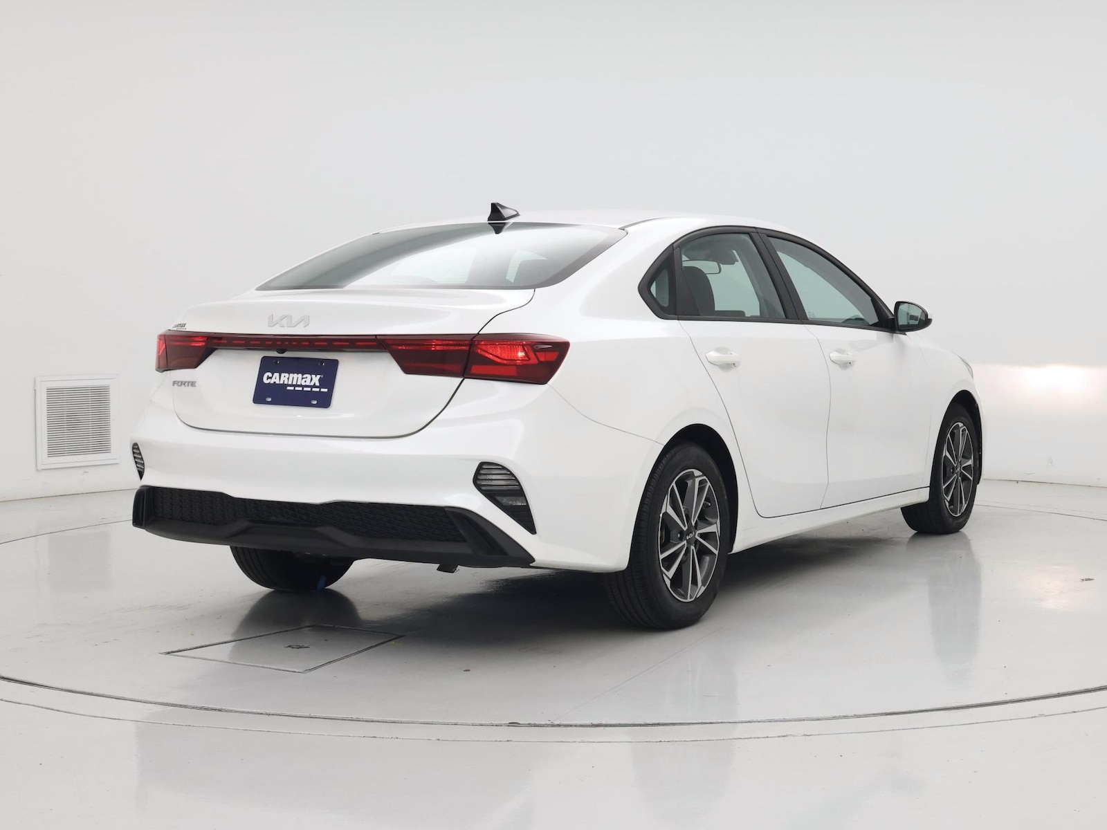 2023 Kia Forte LXS - Photo 9