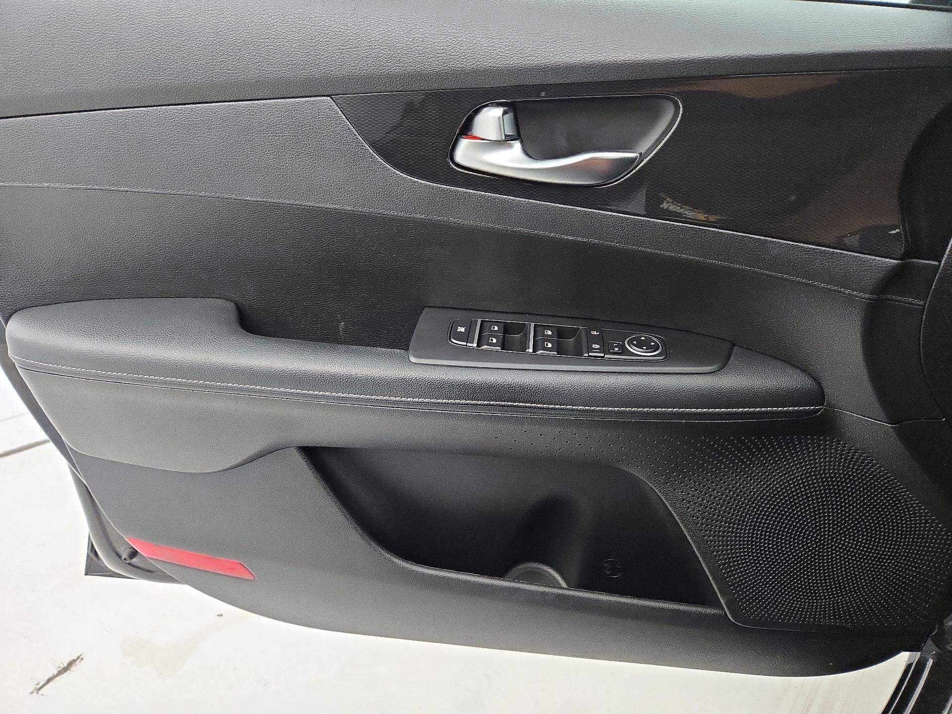 Thumbnail: 2023 Kia Forte - 12