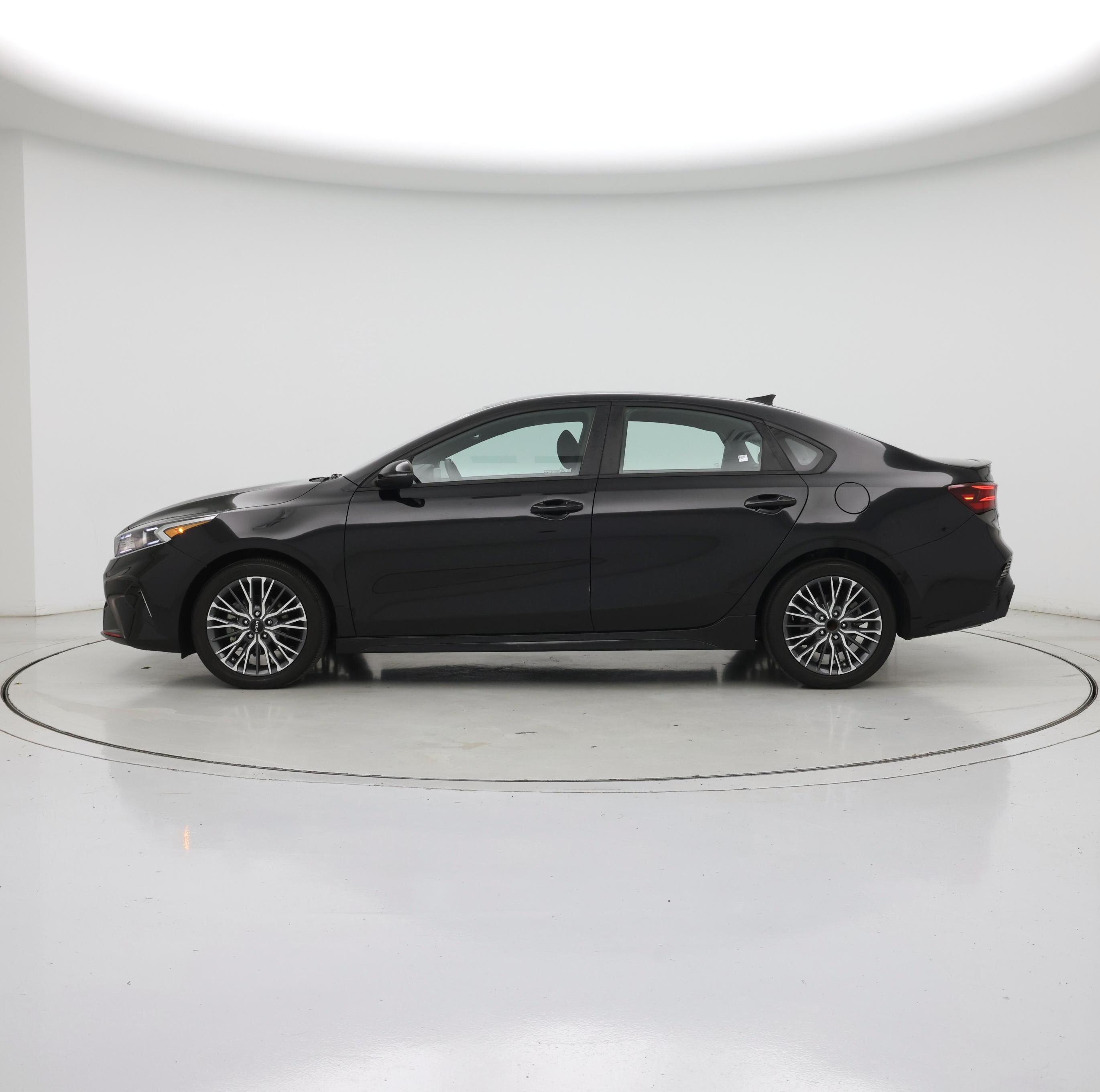 Thumbnail: 2023 Kia Forte - 3
