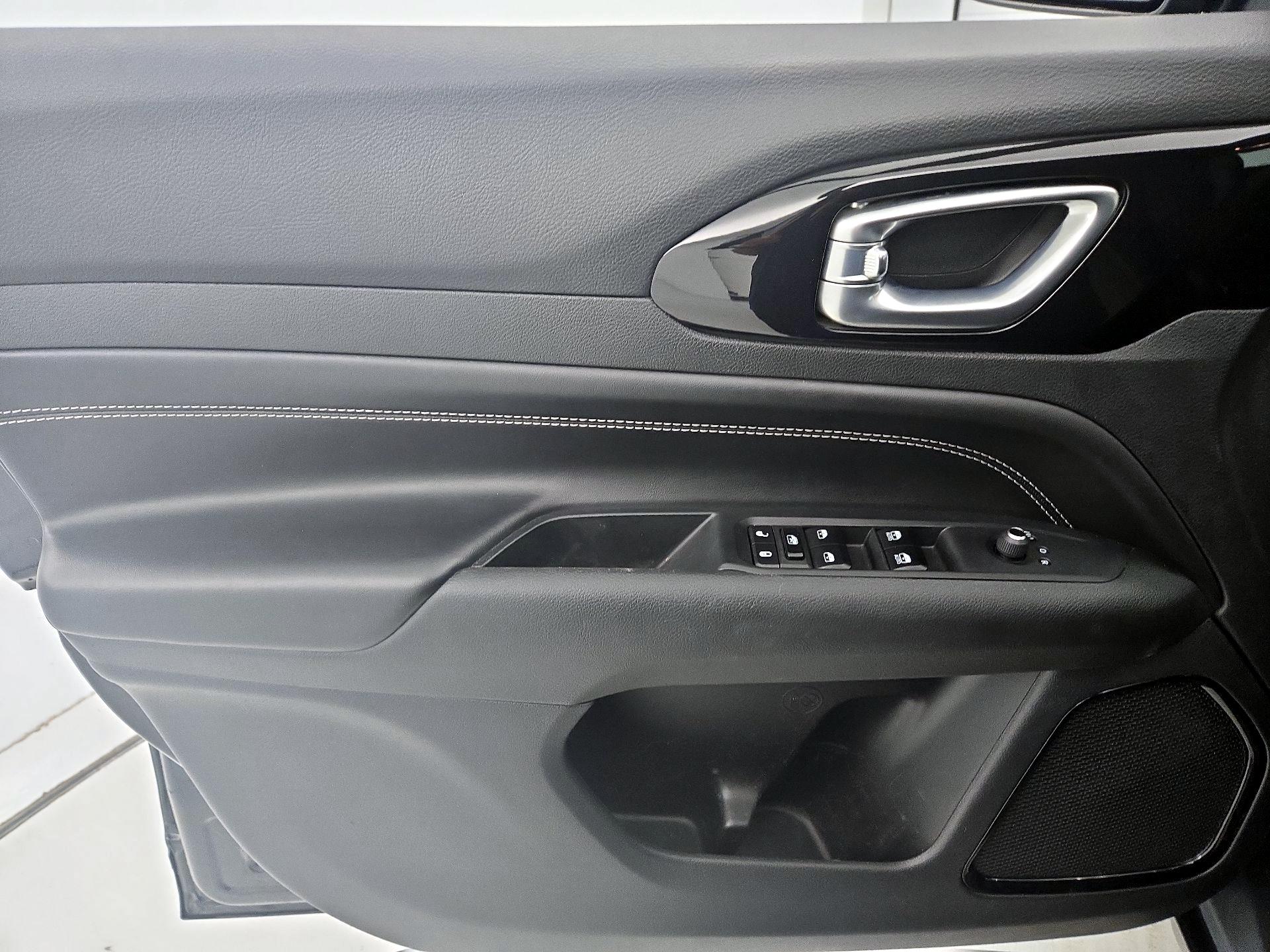 Thumbnail: 2023 Jeep Compass - 12