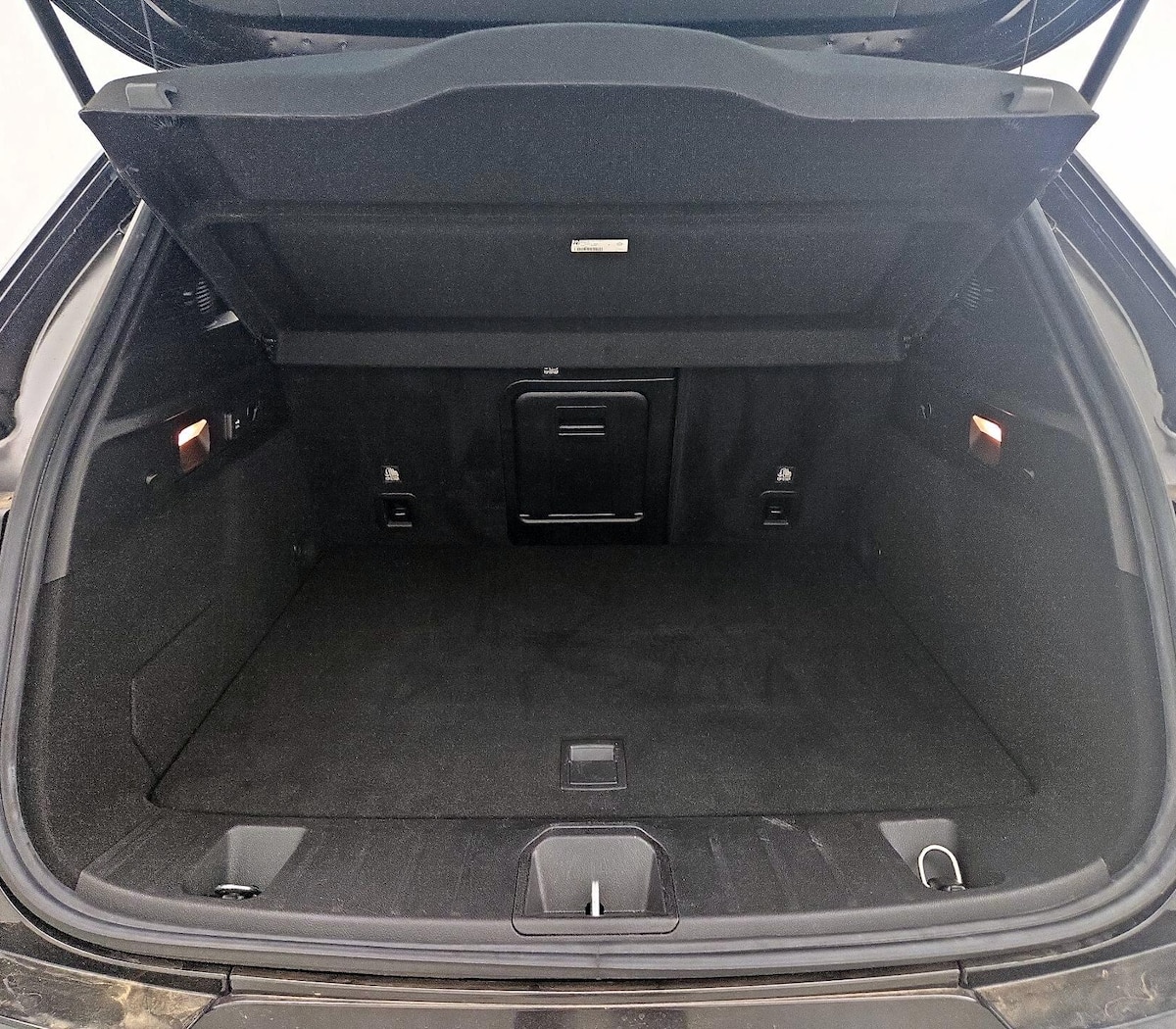 Trunk/Cargo (Seats Up)