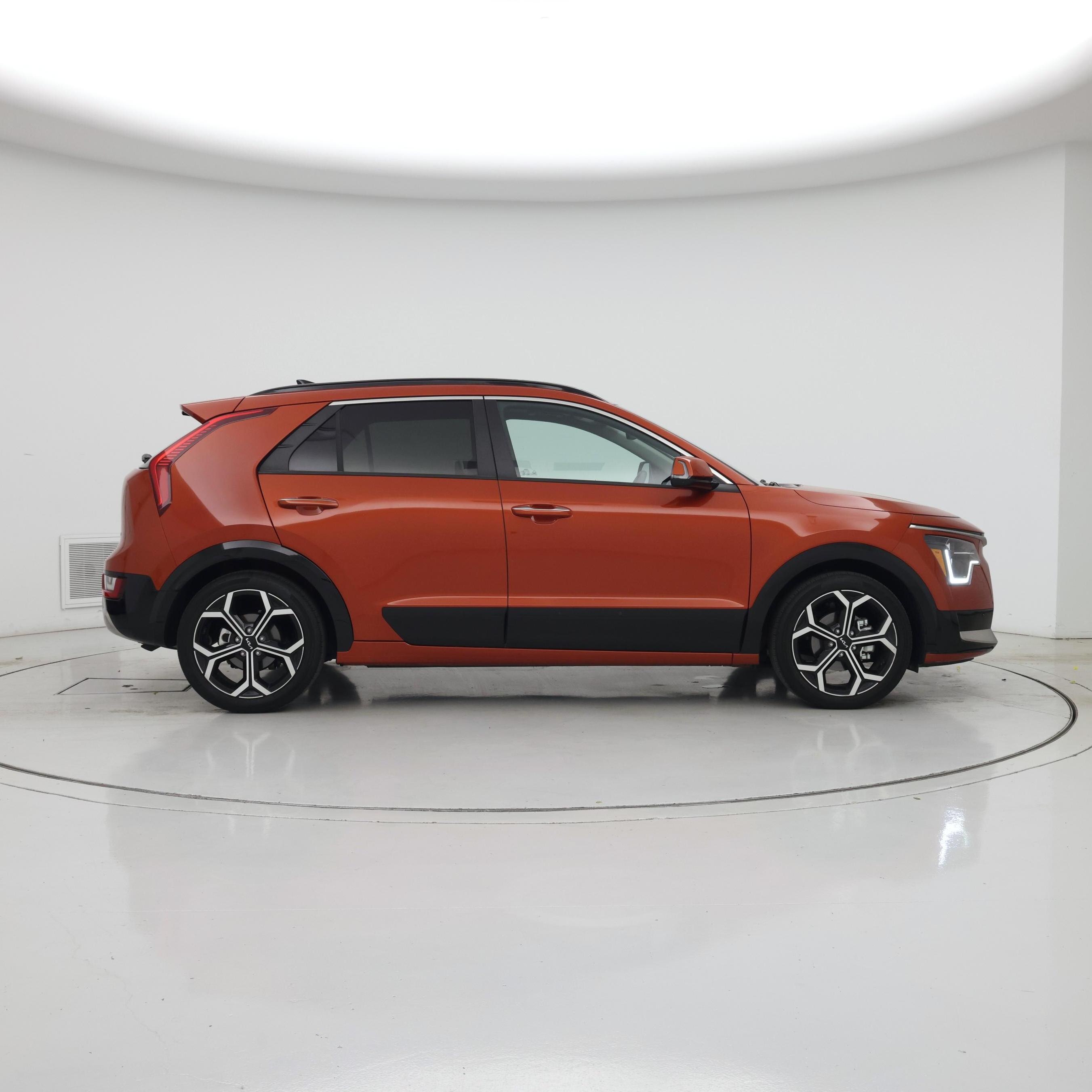 Thumbnail: 2023 Kia Niro - 7