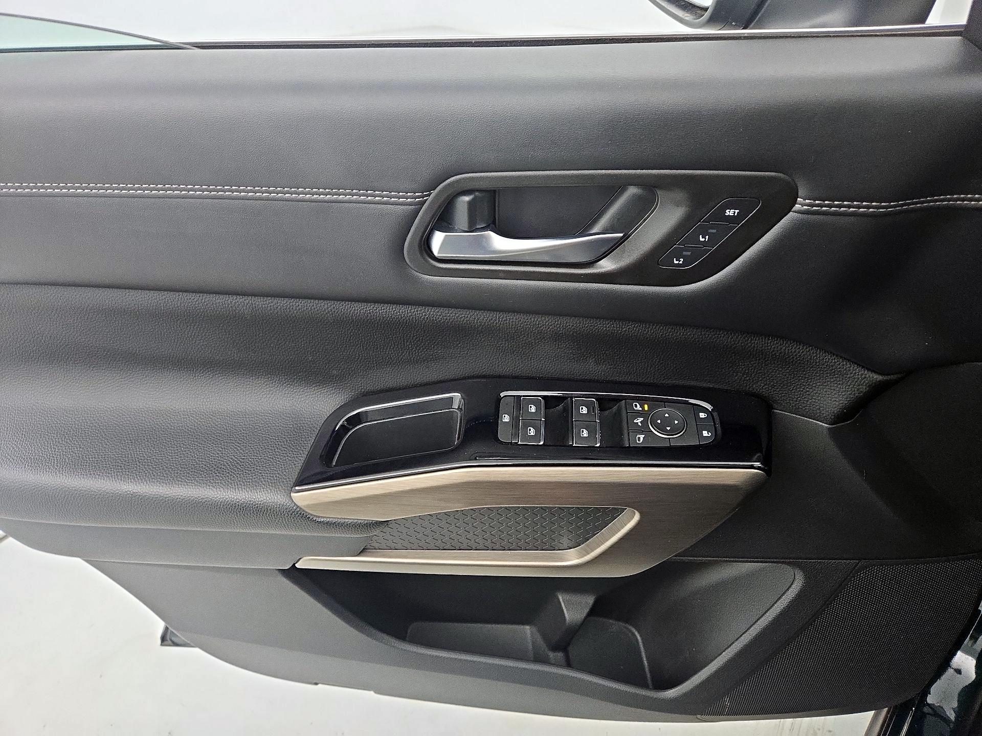 Thumbnail: 2023 Nissan Pathfinder - 12
