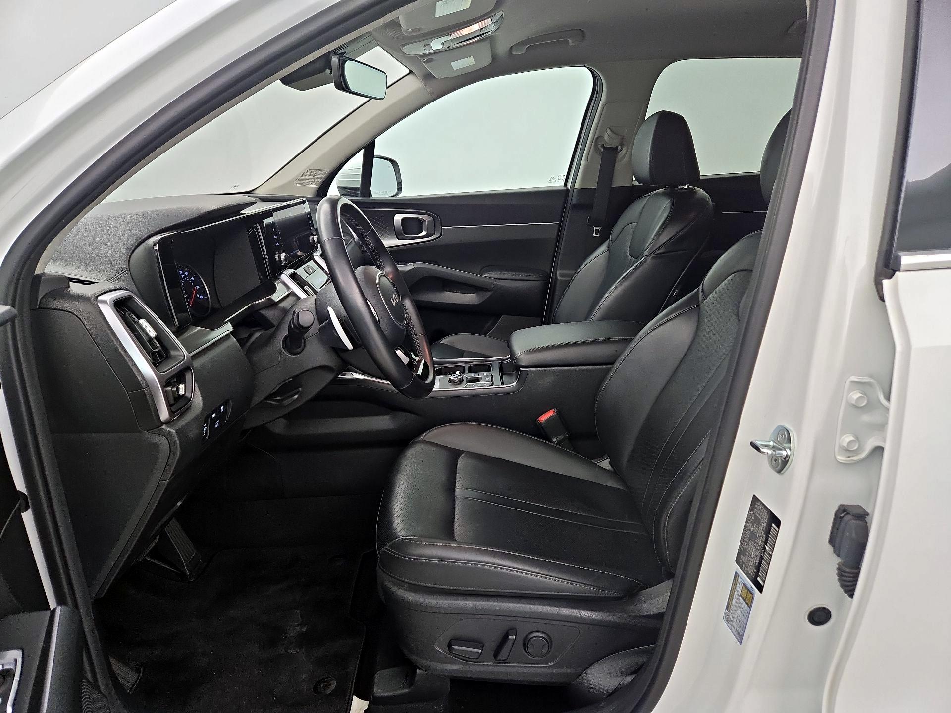 Thumbnail: 2023 Kia Sorento - 11
