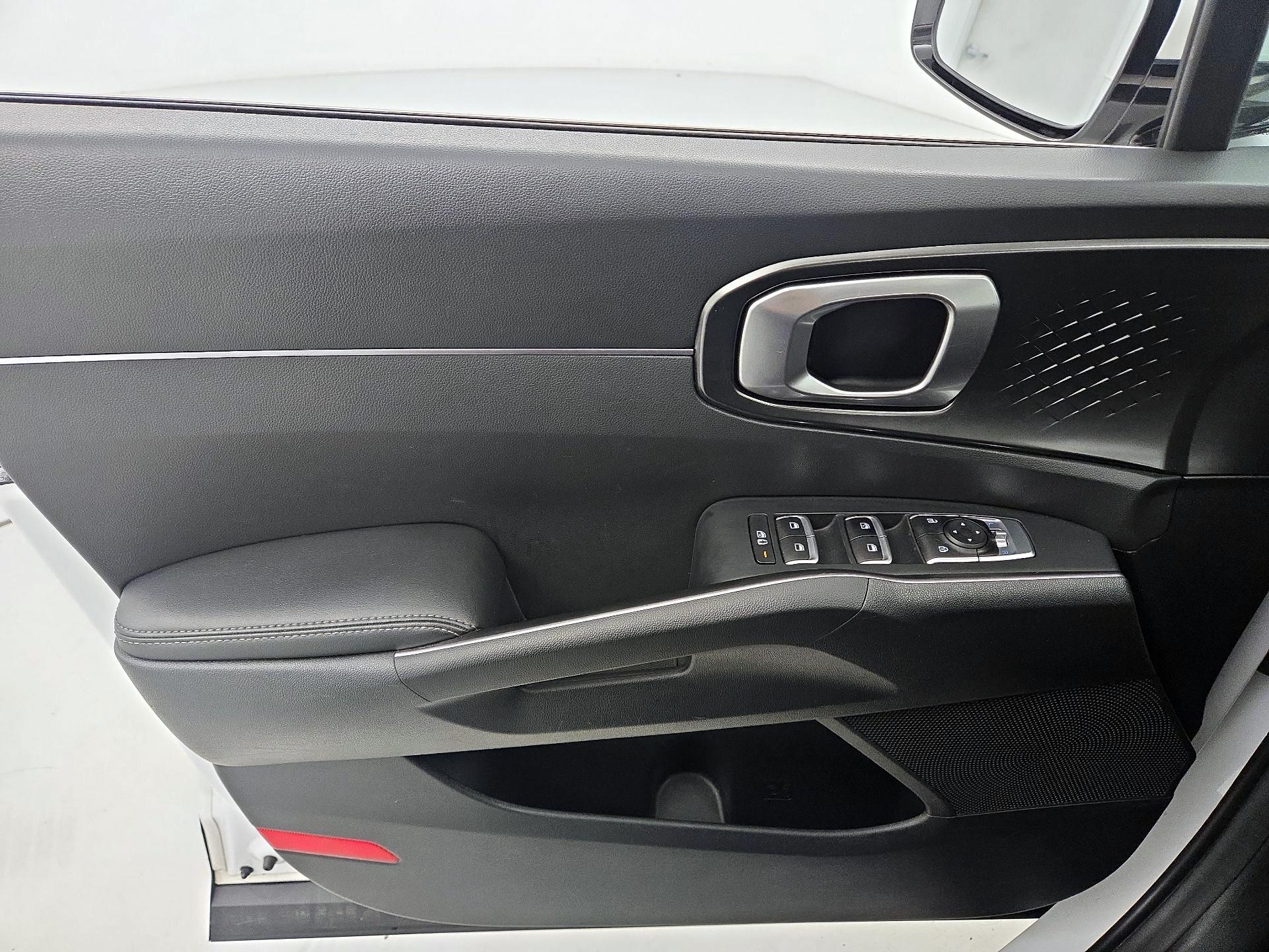 Thumbnail: 2023 Kia Sorento - 12