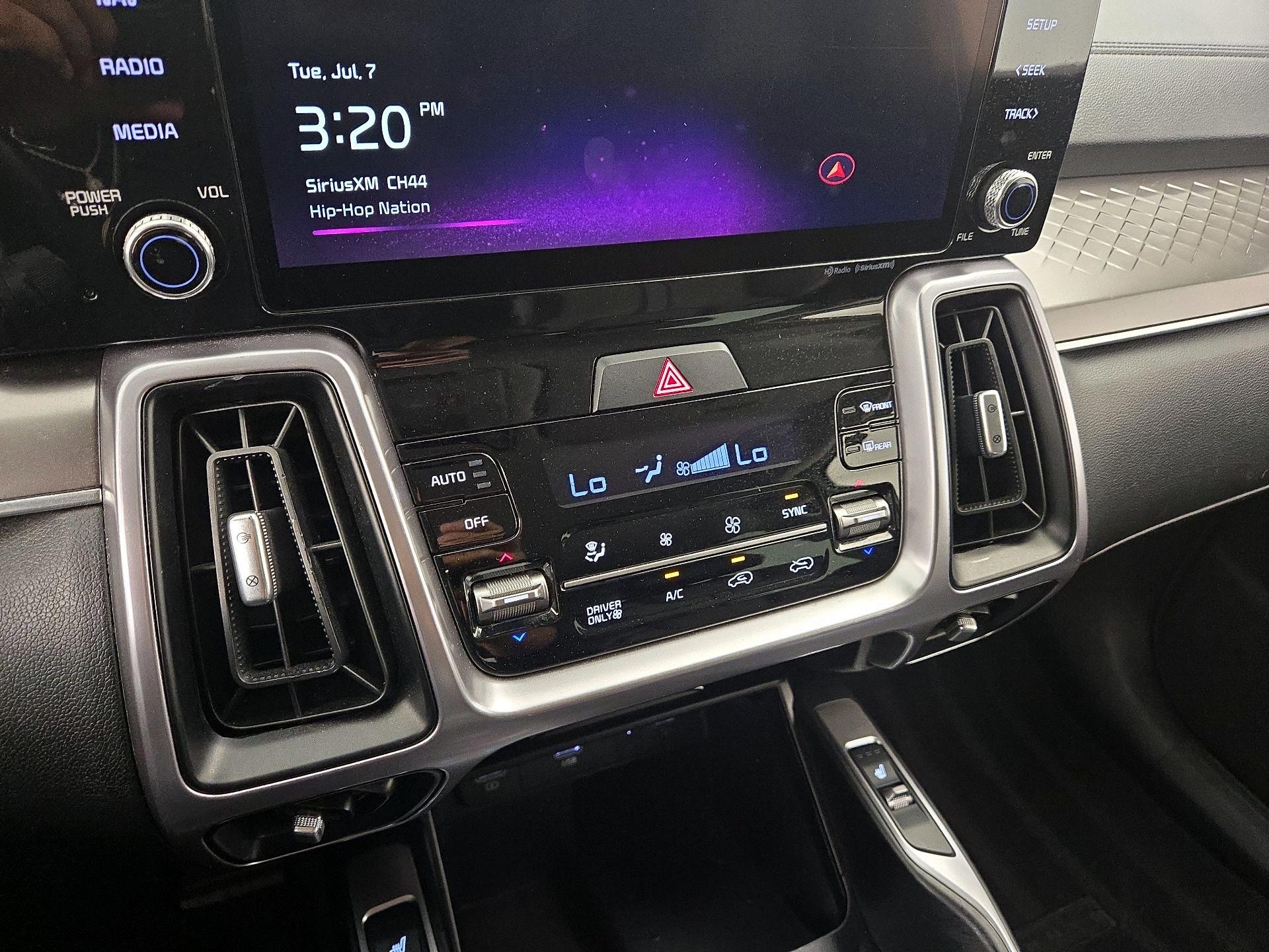 Thumbnail: 2023 Kia Sorento - 17