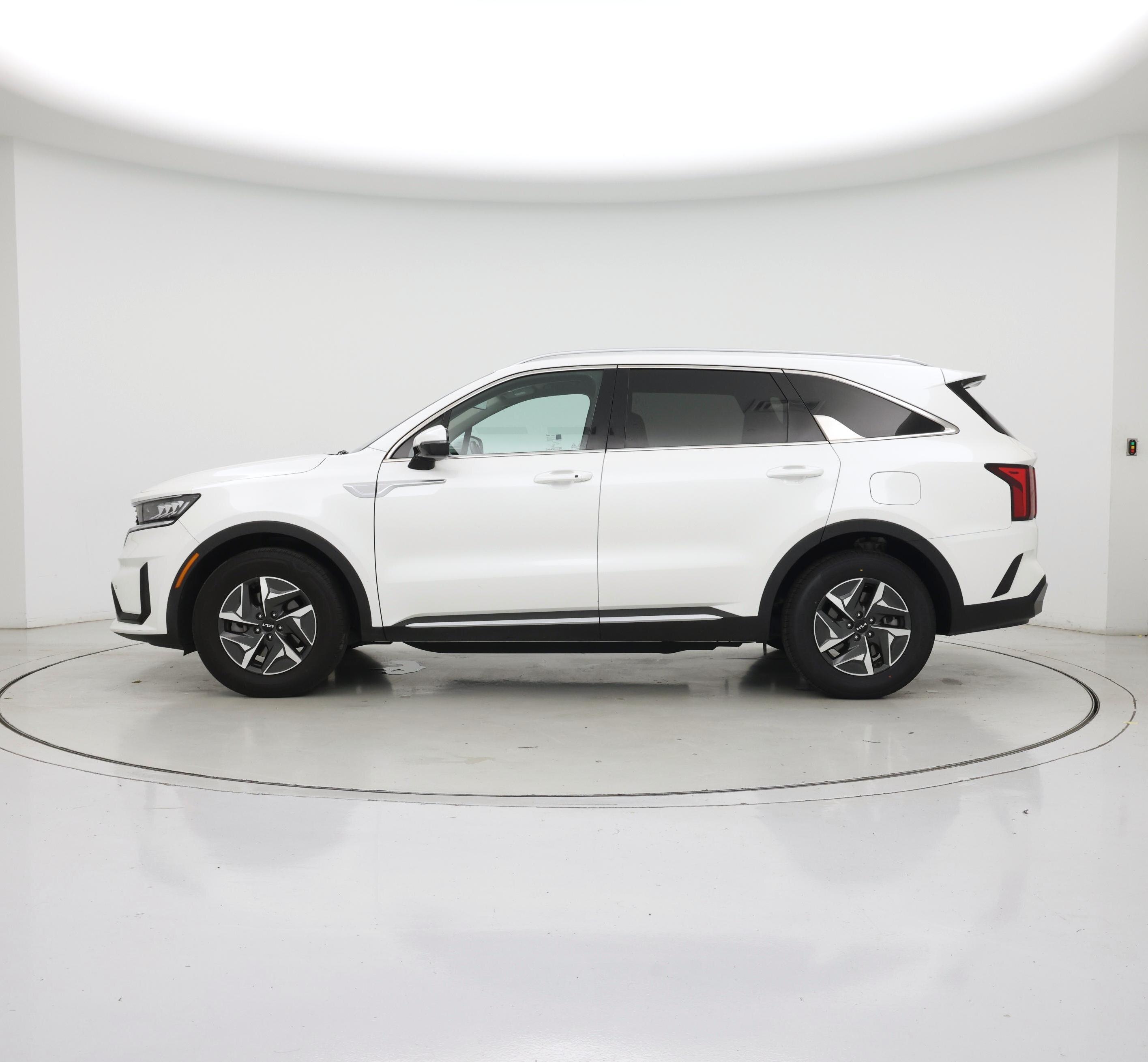 Thumbnail: 2023 Kia Sorento - 3