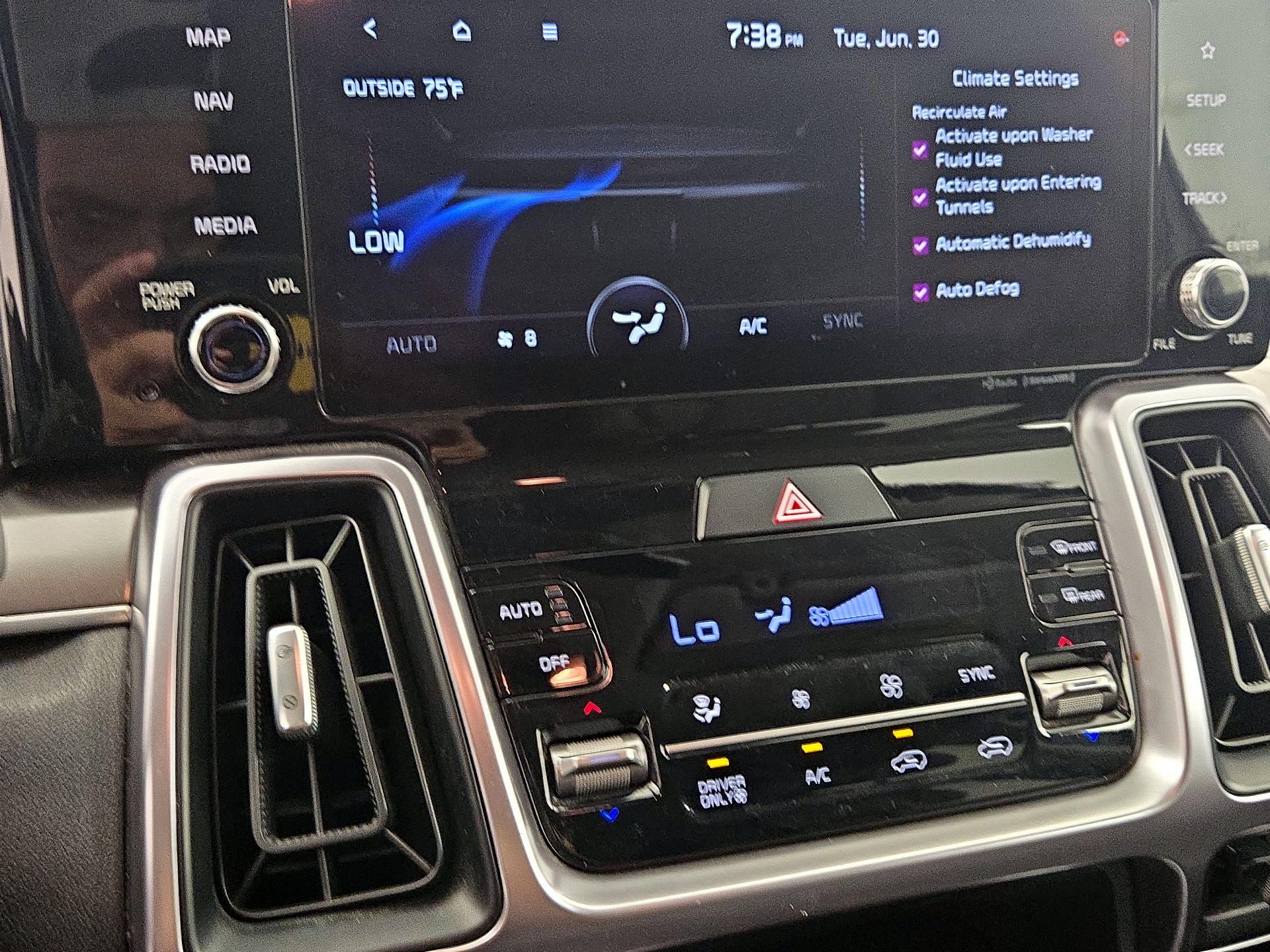 Thumbnail: 2023 Kia Sorento - 17