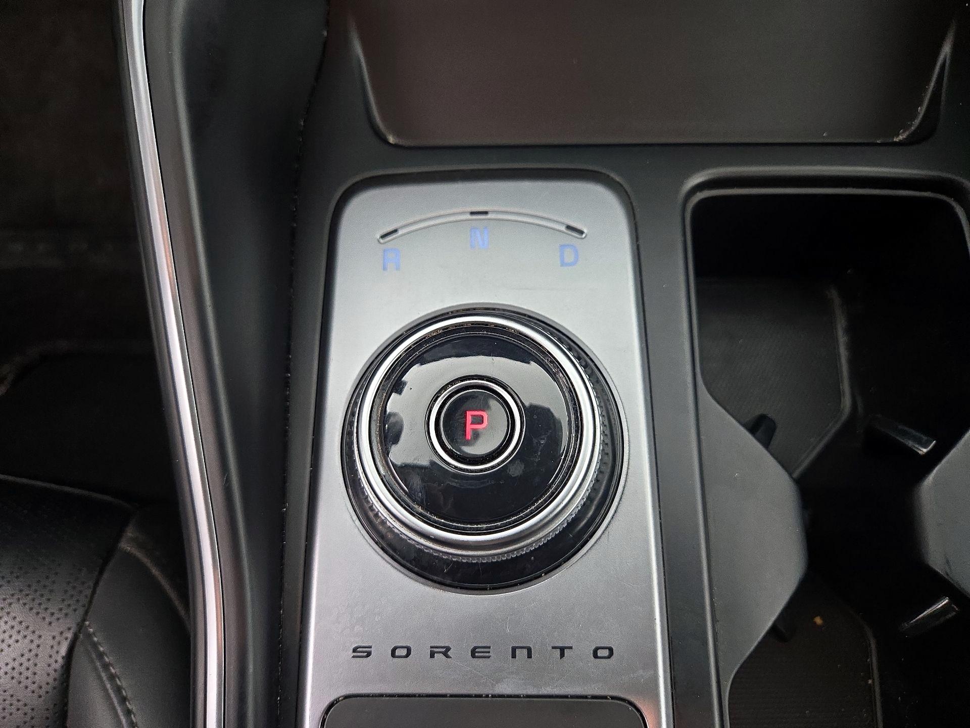 Thumbnail: 2023 Kia Sorento - 18