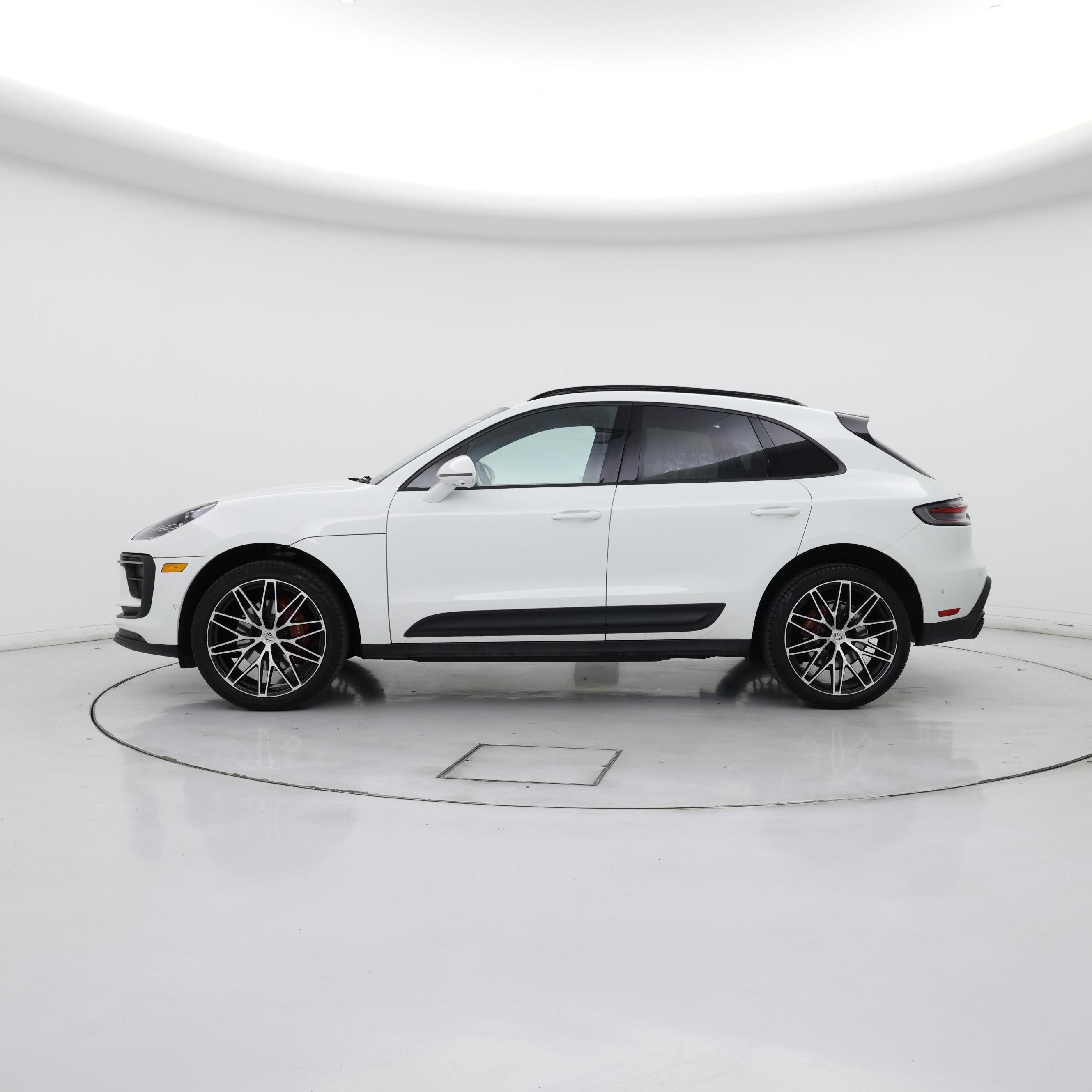 Thumbnail: 2022 Porsche Macan - 3