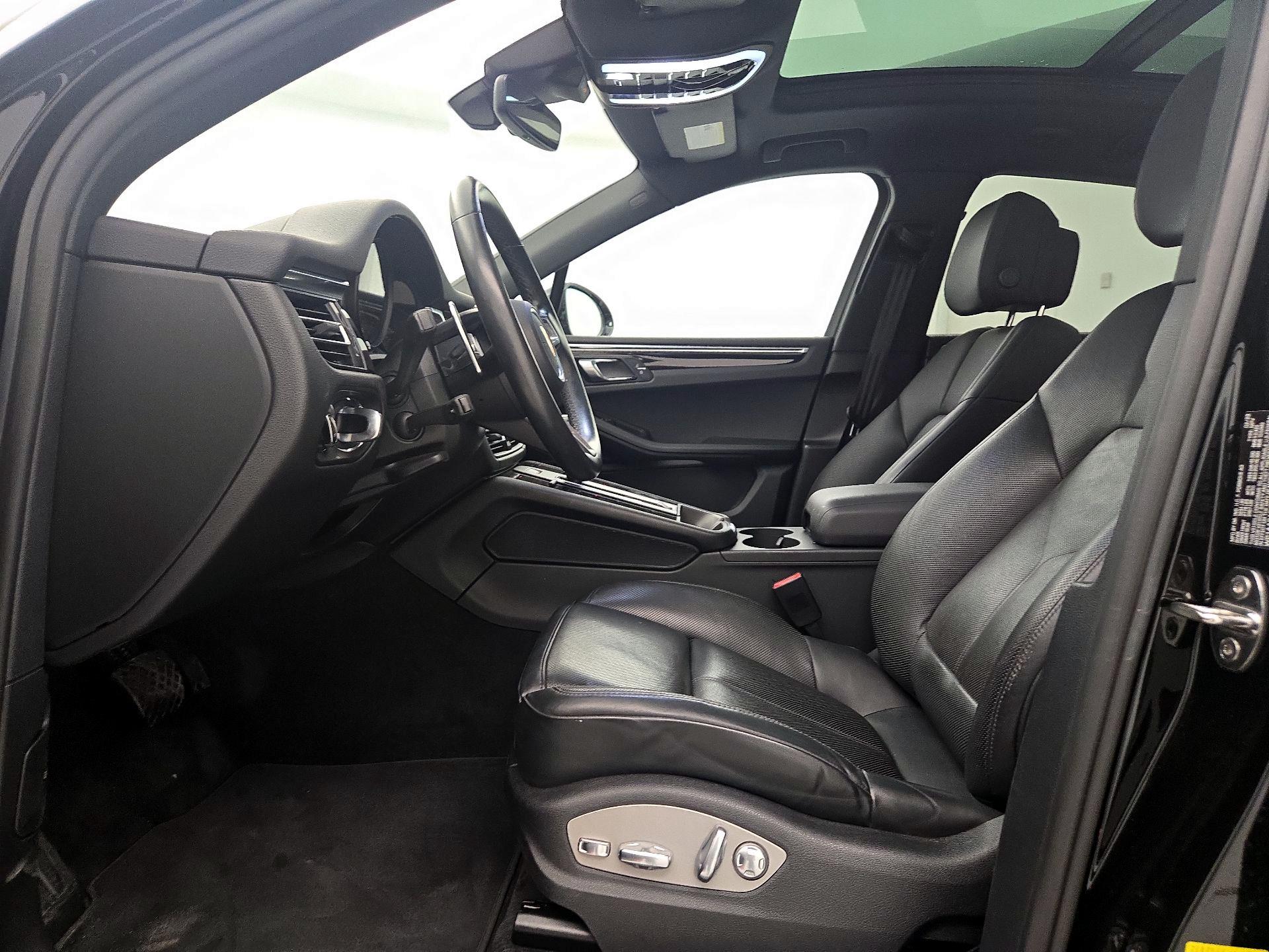 Thumbnail: 2023 Porsche Macan - 11