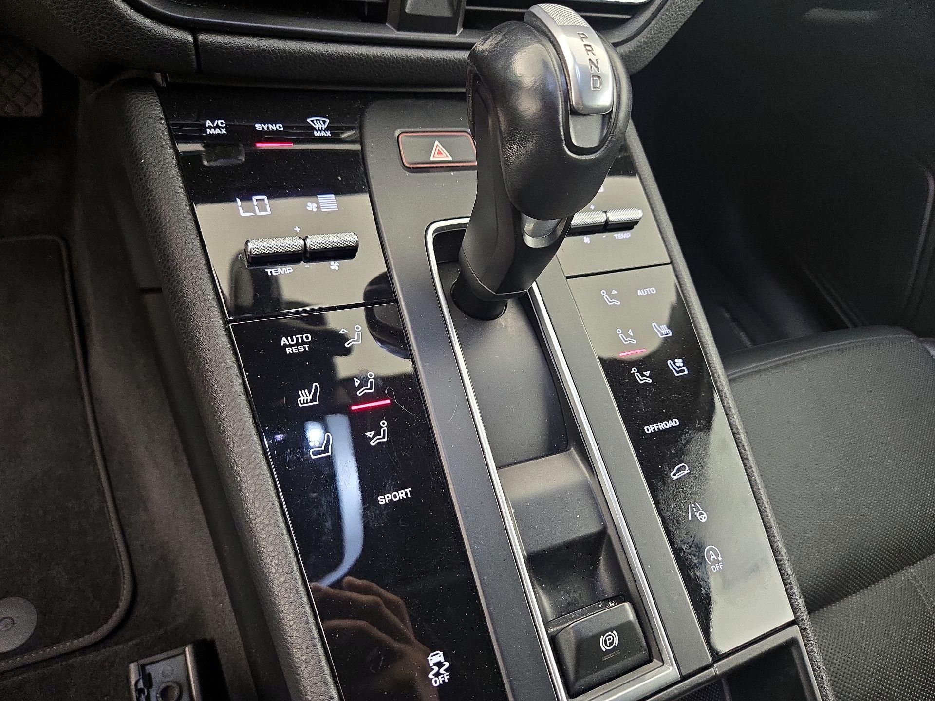 Thumbnail: 2023 Porsche Macan - 17