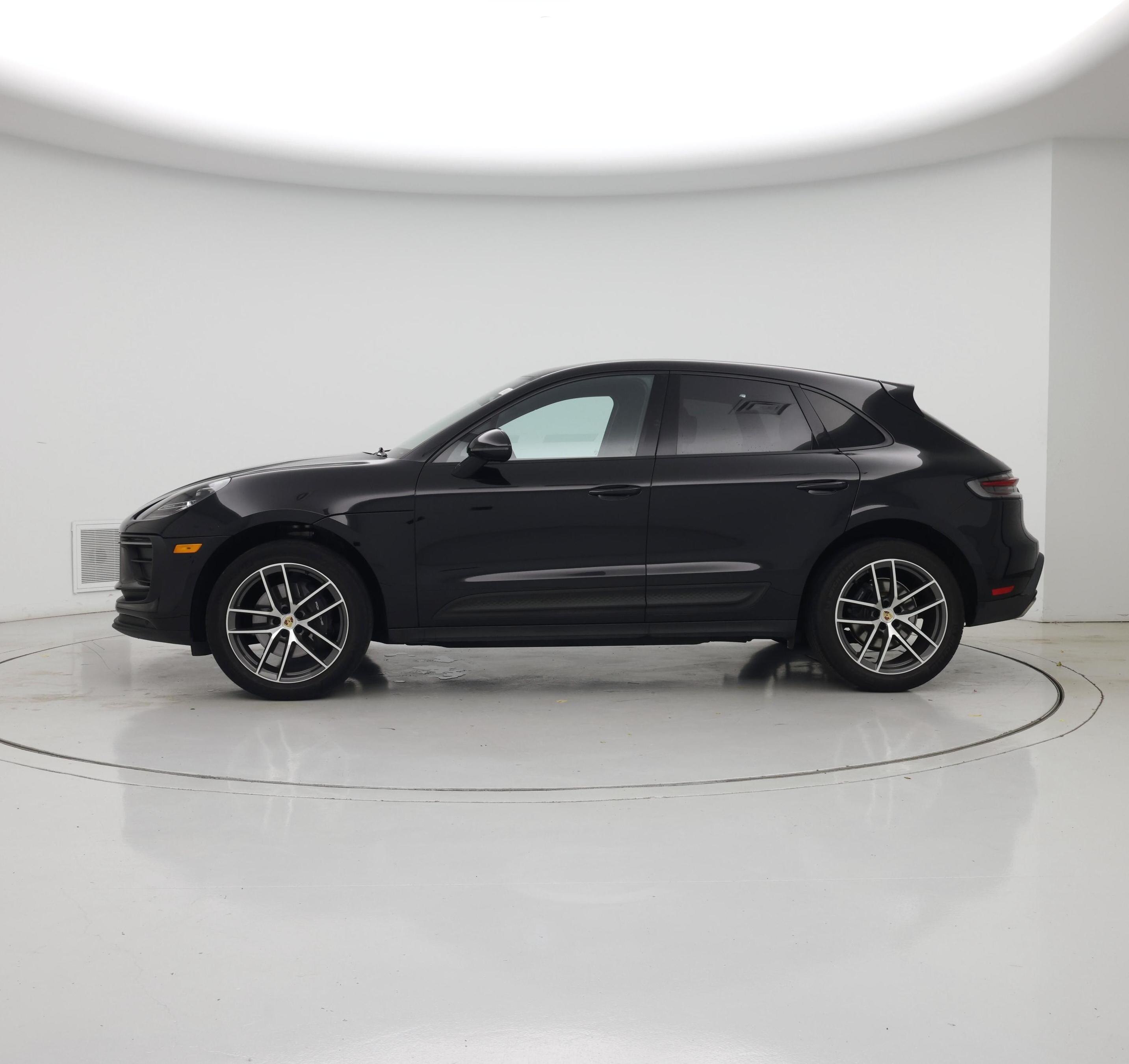 Thumbnail: 2023 Porsche Macan - 3