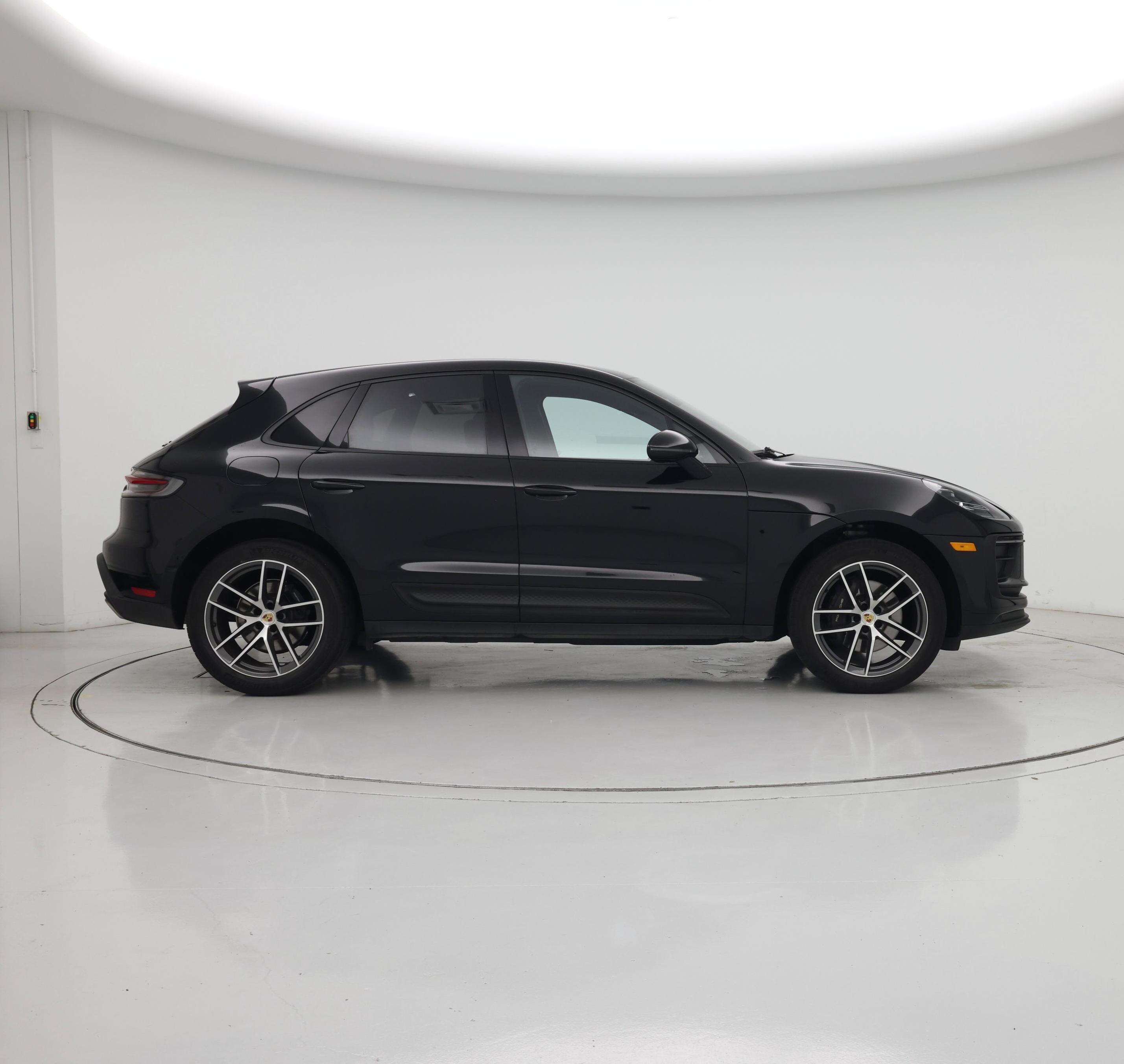 Thumbnail: 2023 Porsche Macan - 7
