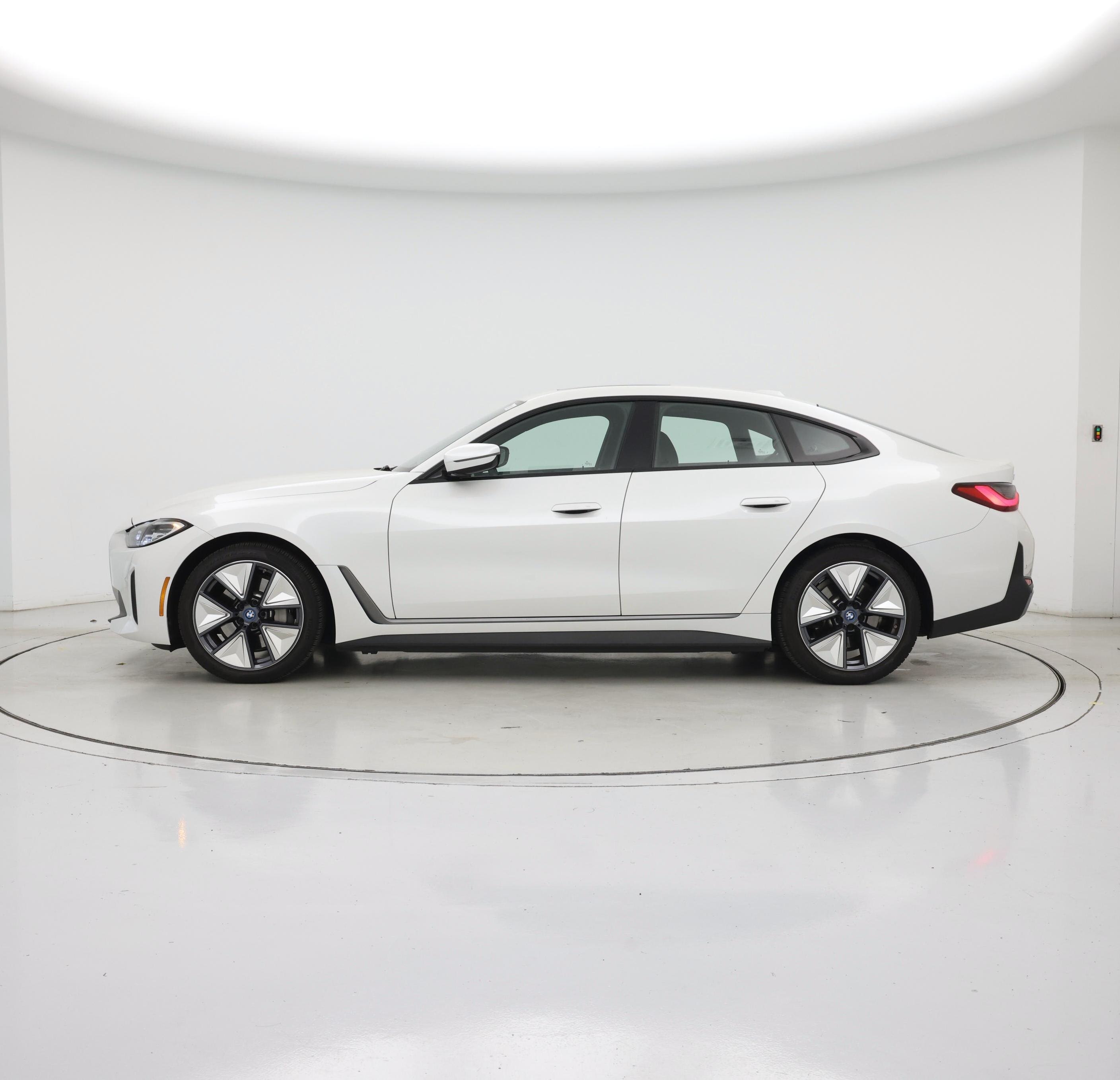 Thumbnail: 2023 BMW i4 - 3