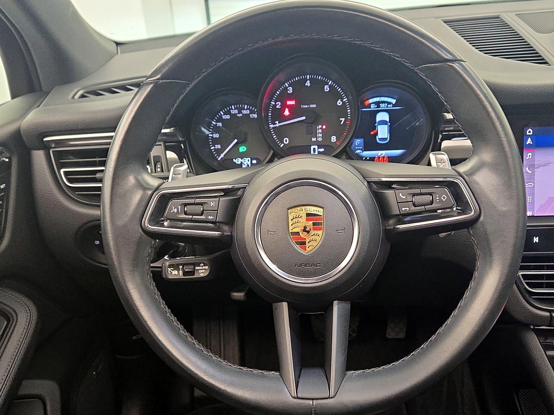Thumbnail: 2023 Porsche Macan - 10