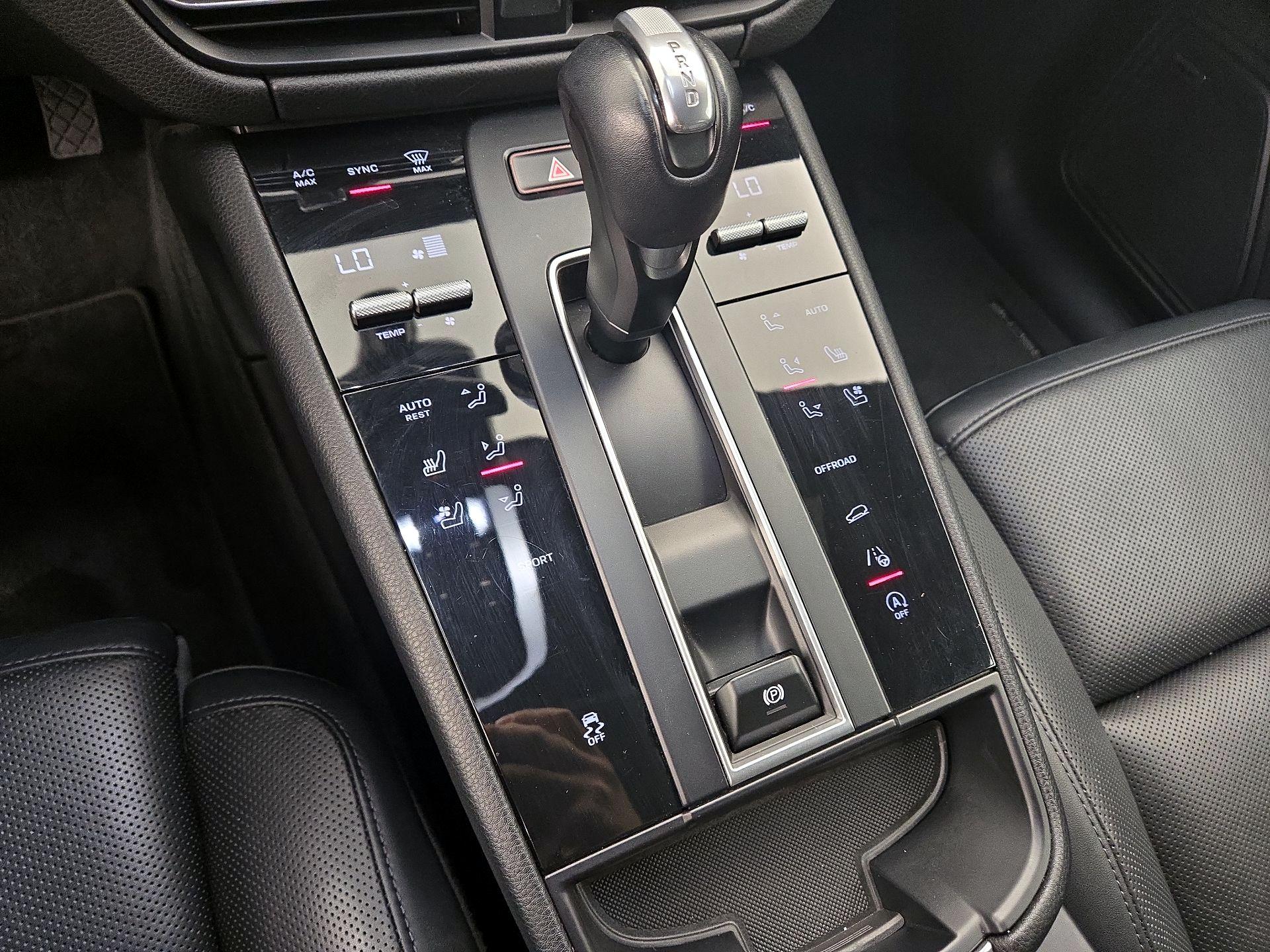Thumbnail: 2023 Porsche Macan - 17