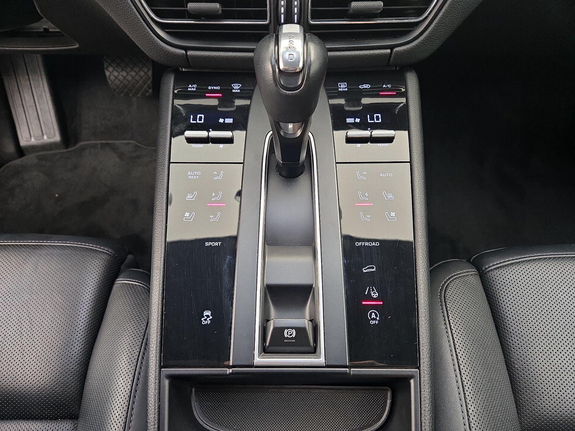 Thumbnail: 2023 Porsche Macan - 18