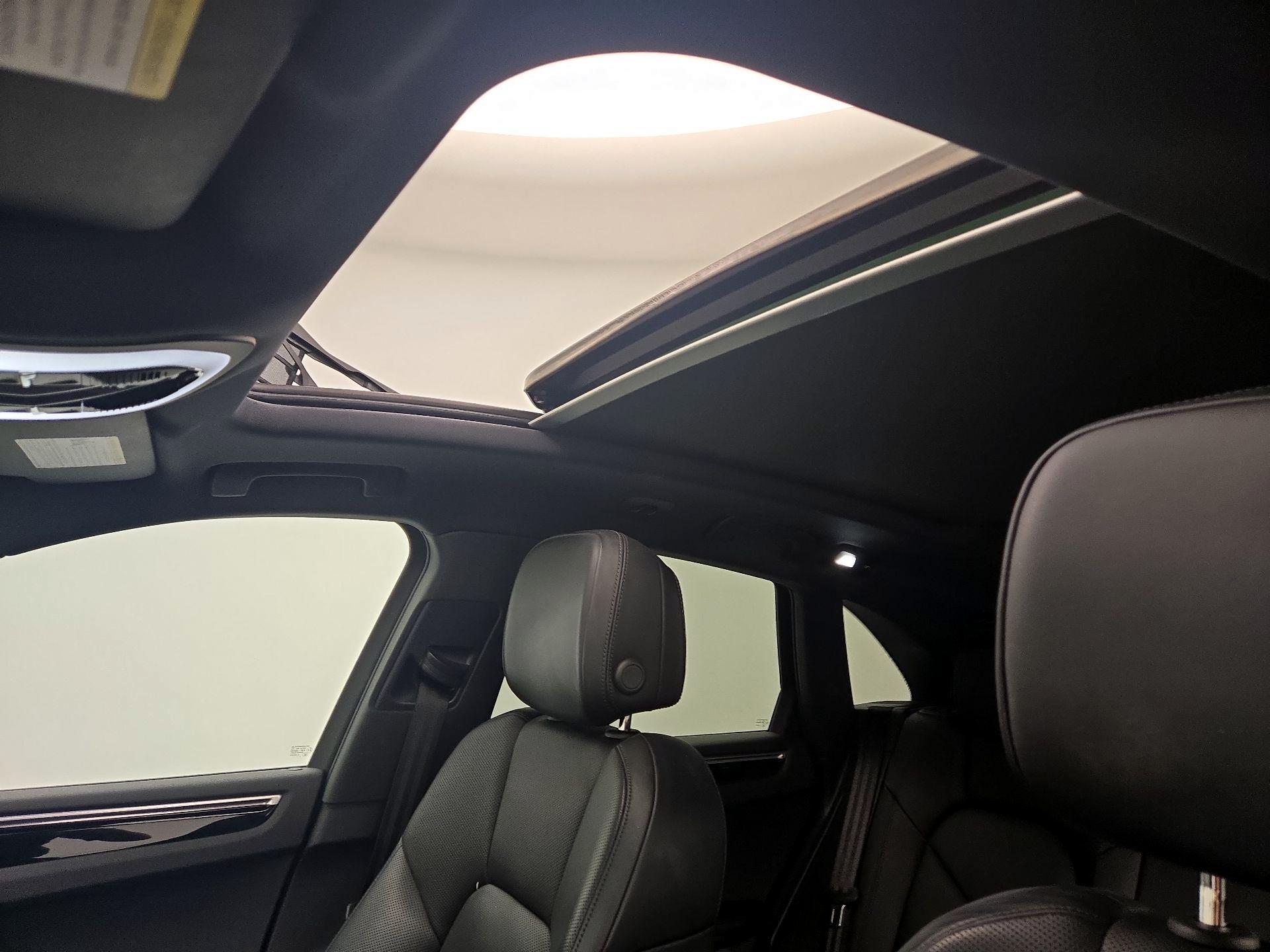 Thumbnail: 2023 Porsche Macan - 20