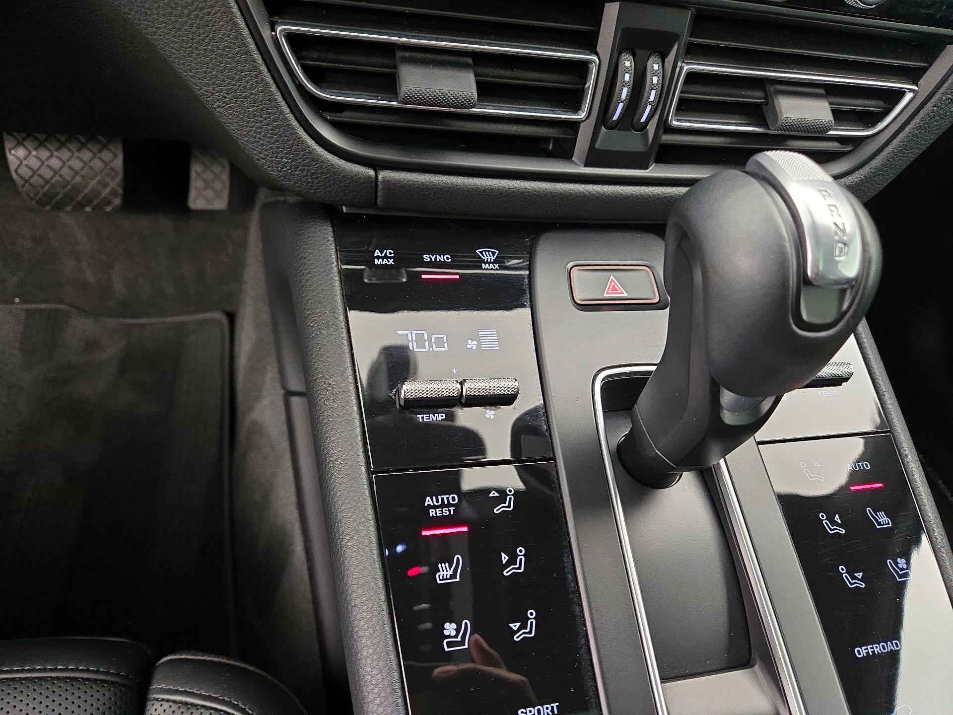 Thumbnail: 2023 Porsche Macan - 17