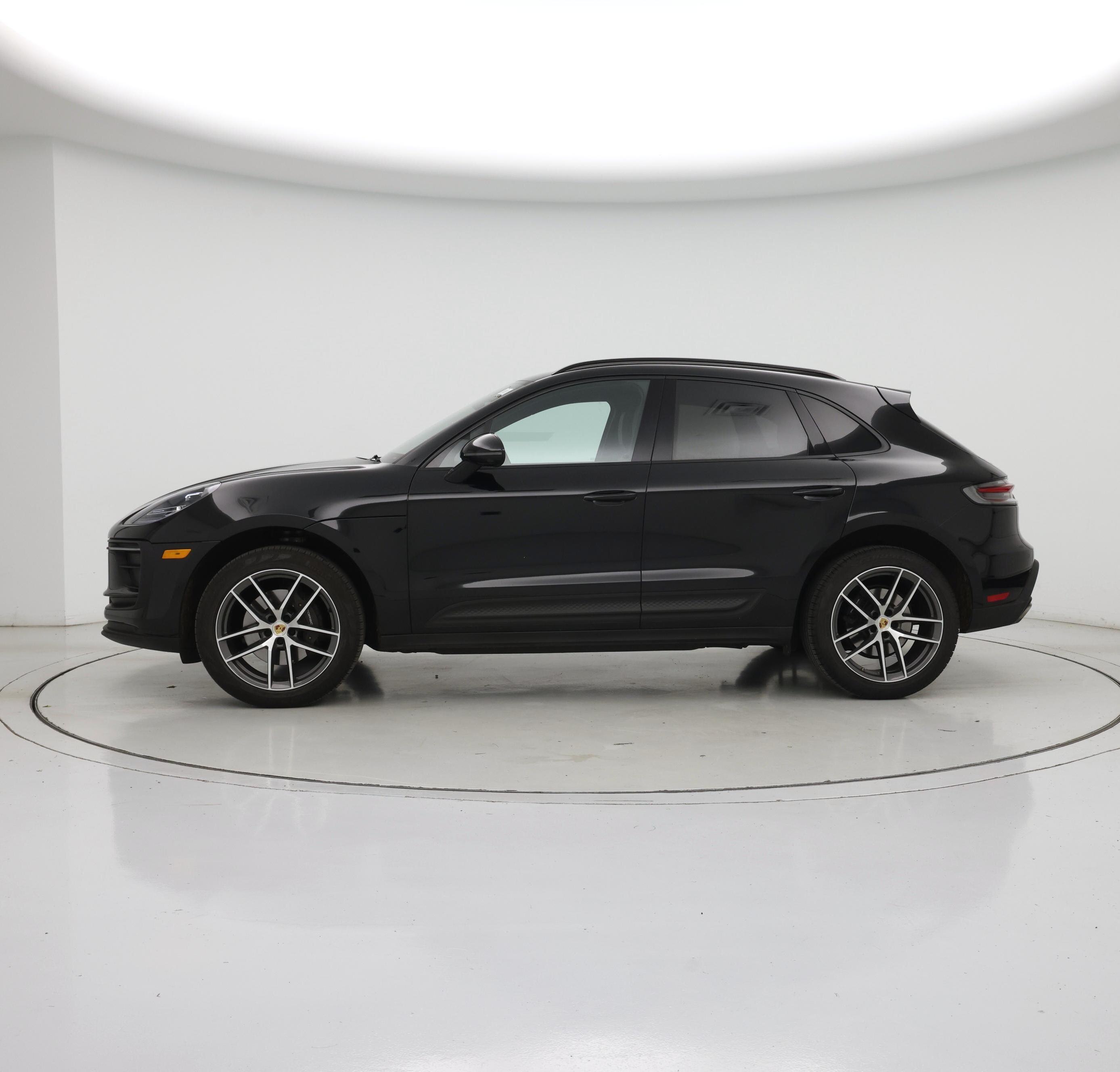 Thumbnail: 2023 Porsche Macan - 3