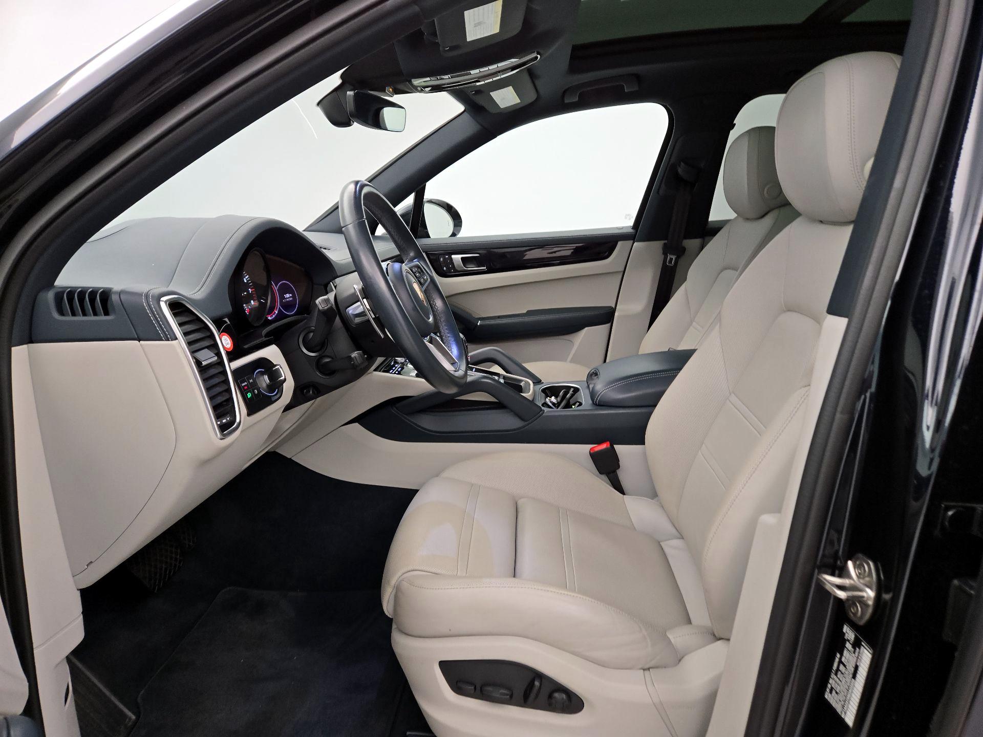 Thumbnail: 2022 Porsche Cayenne - 11