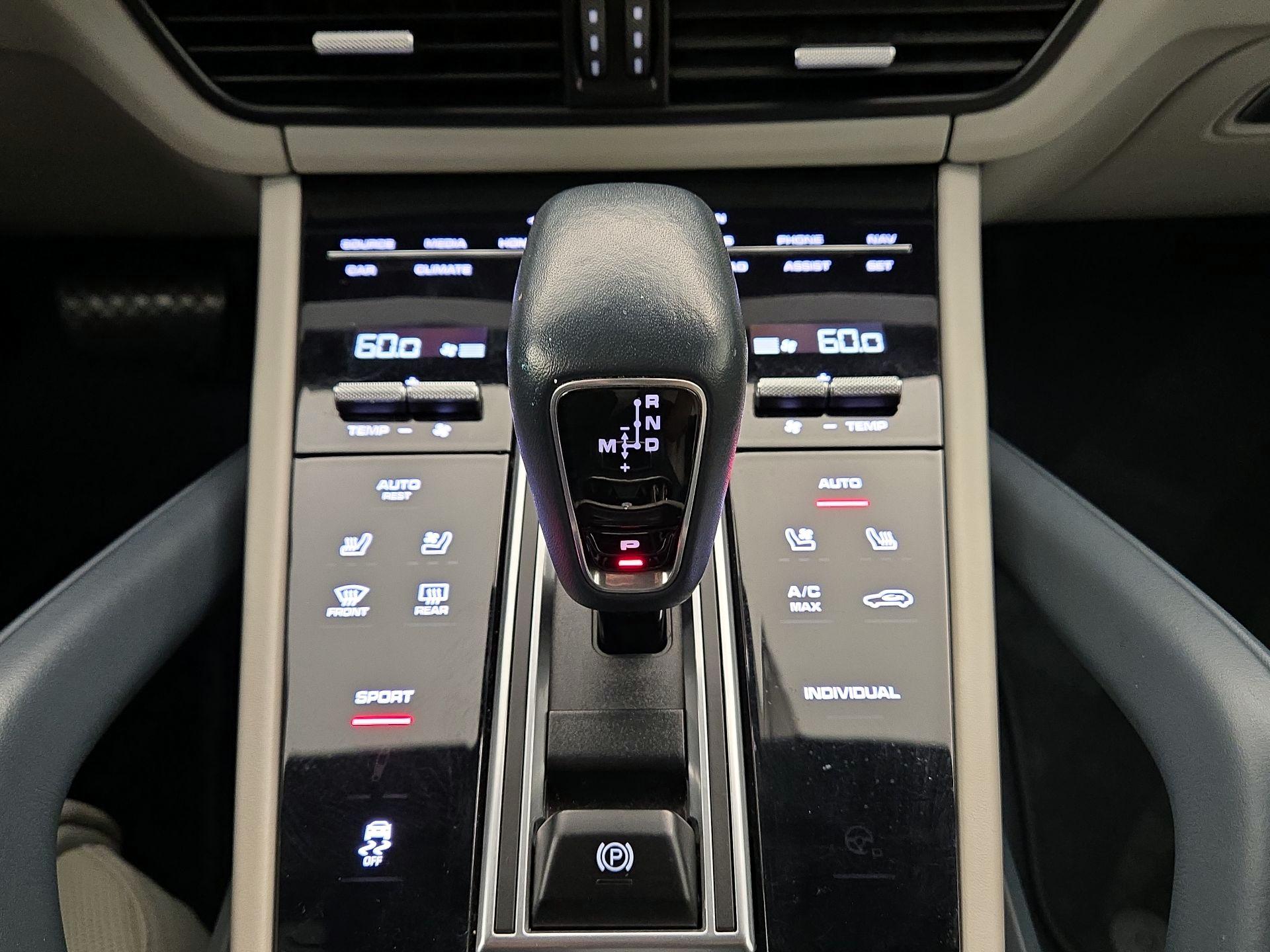 Thumbnail: 2022 Porsche Cayenne - 18