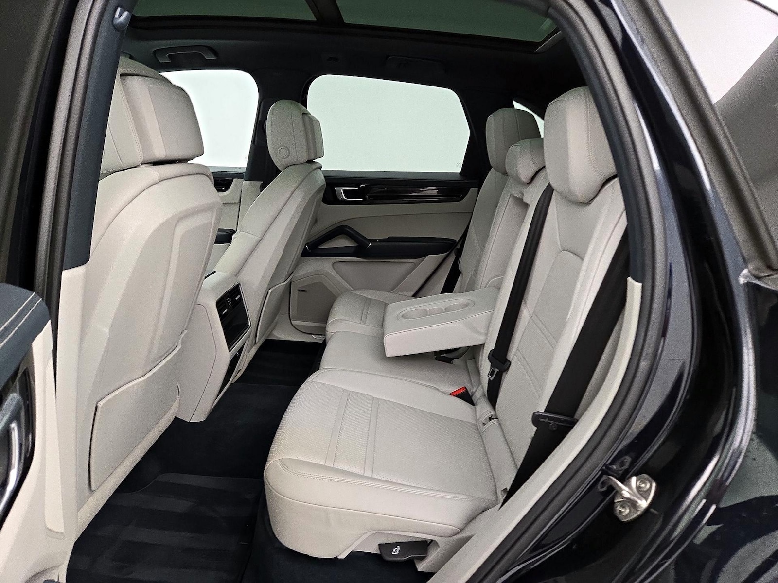 2022 Porsche Cayenne Platinum Edition - Photo 22