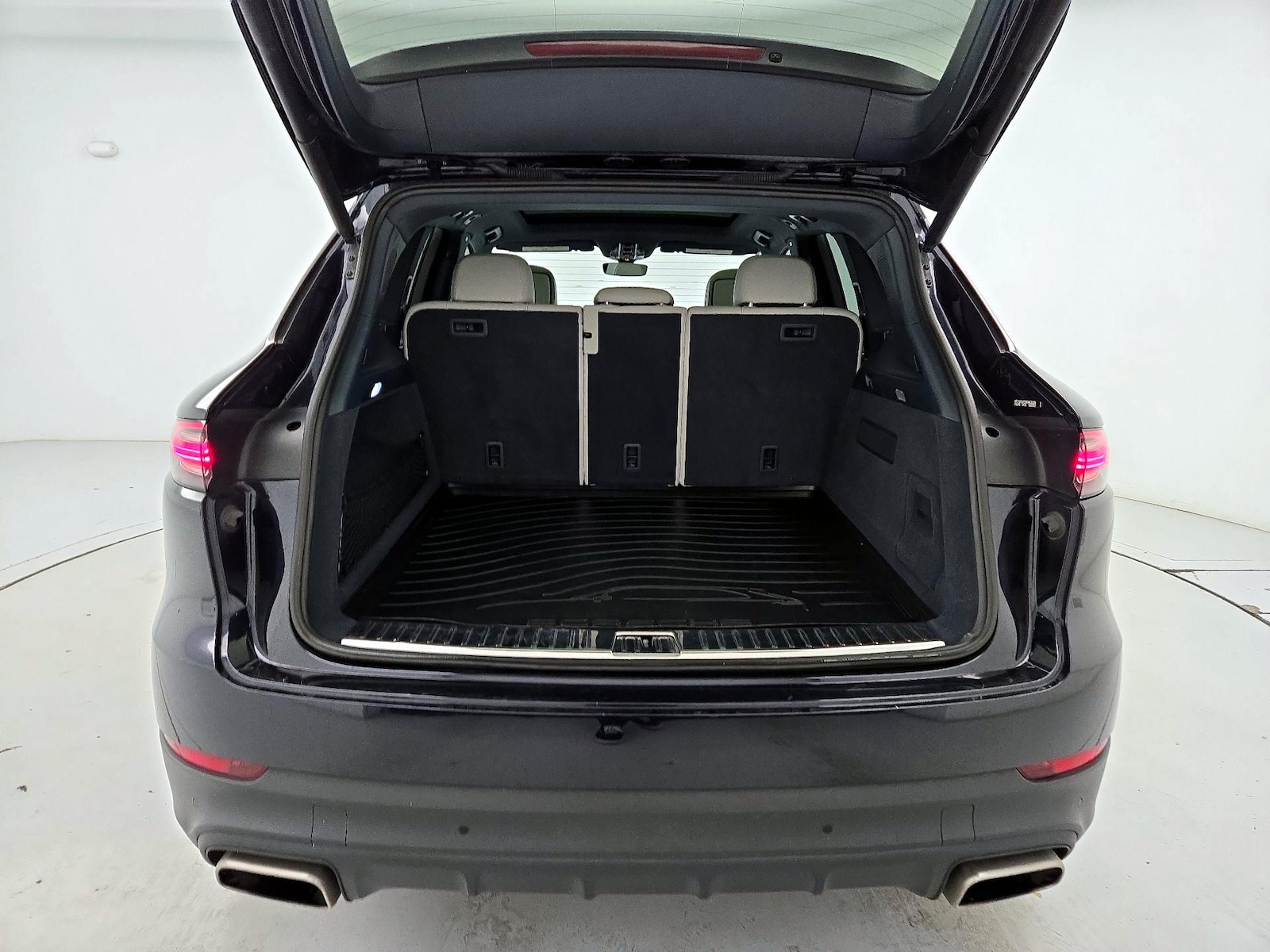 2022 Porsche Cayenne Platinum Edition - Photo 23