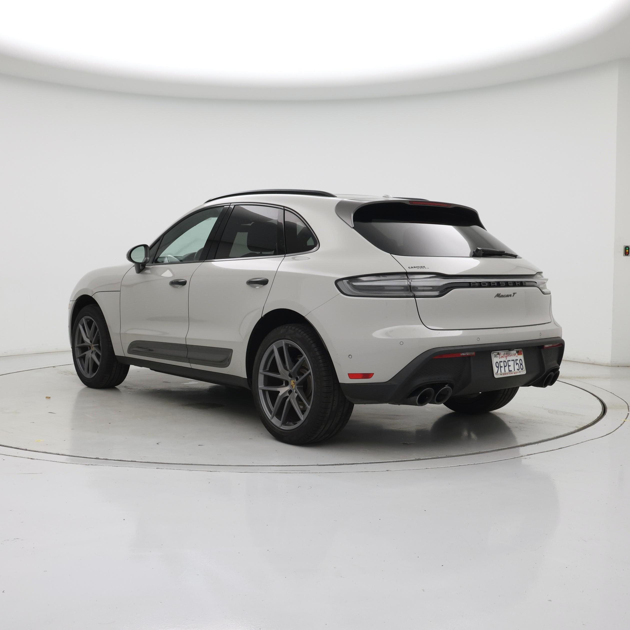 Thumbnail: 2023 Porsche Macan - 2