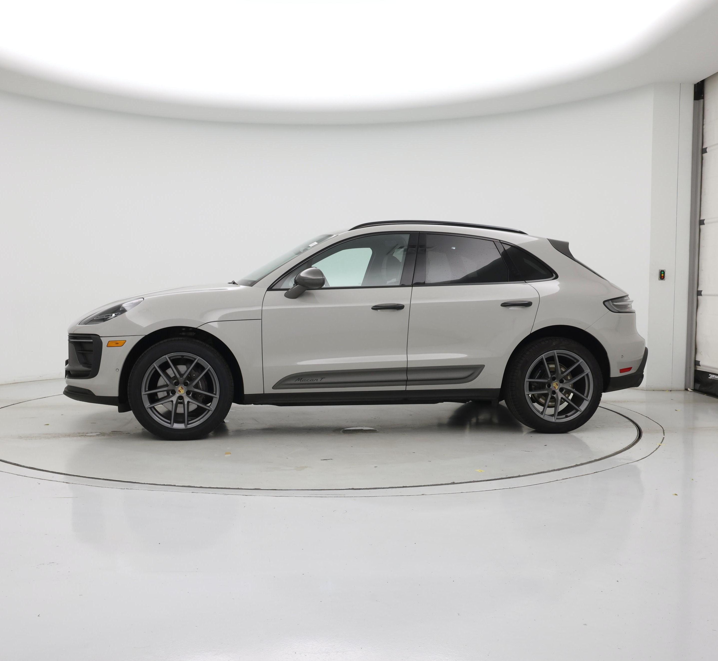 Thumbnail: 2023 Porsche Macan - 3