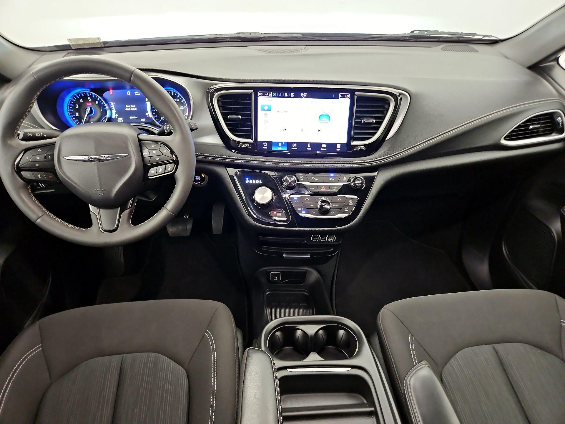Thumbnail: 2024 Chrysler Pacifica - 9