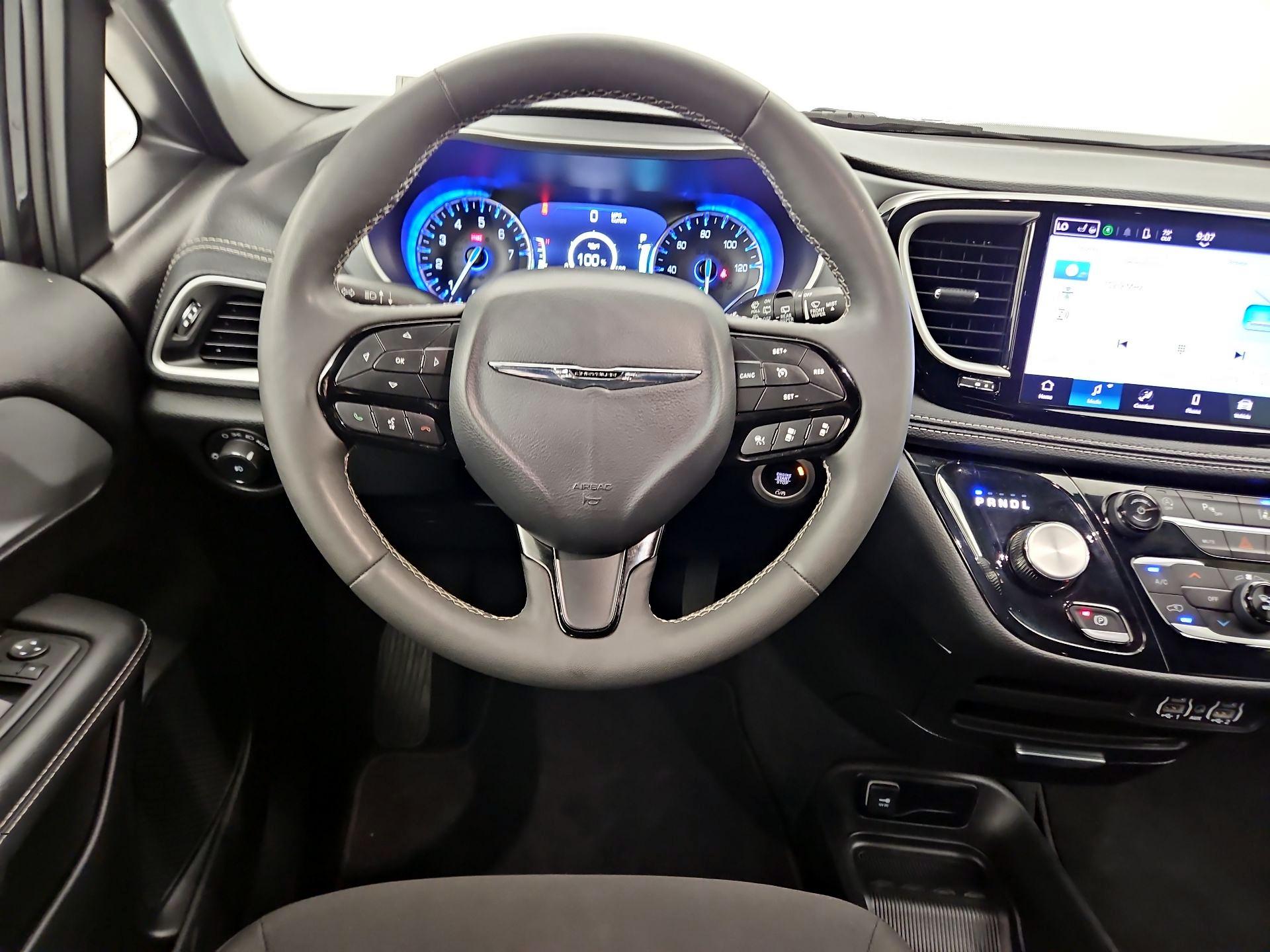 Thumbnail: 2024 Chrysler Pacifica - 10